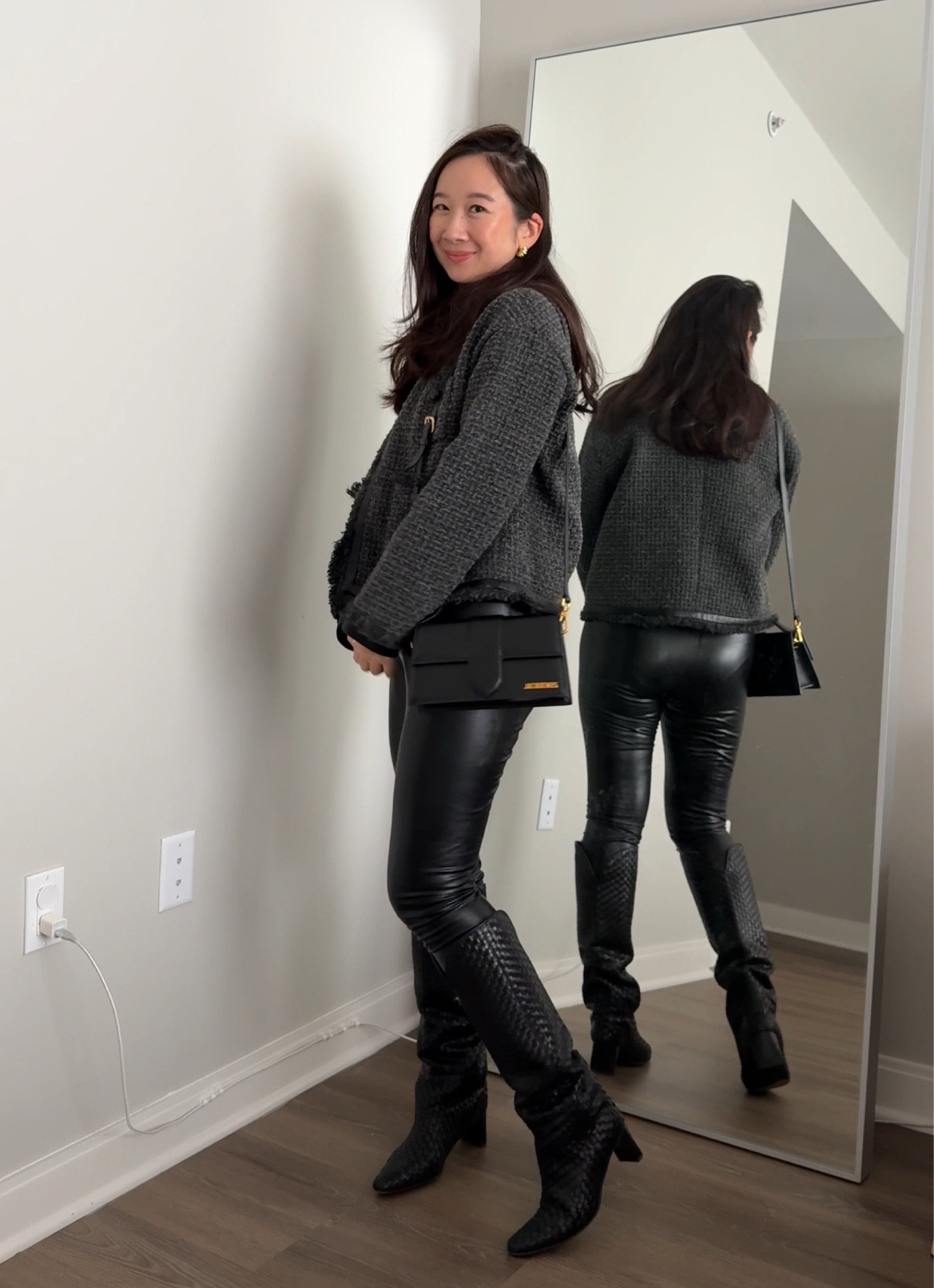 All black doesn’t always mean it’ll be a boring look ✨ 