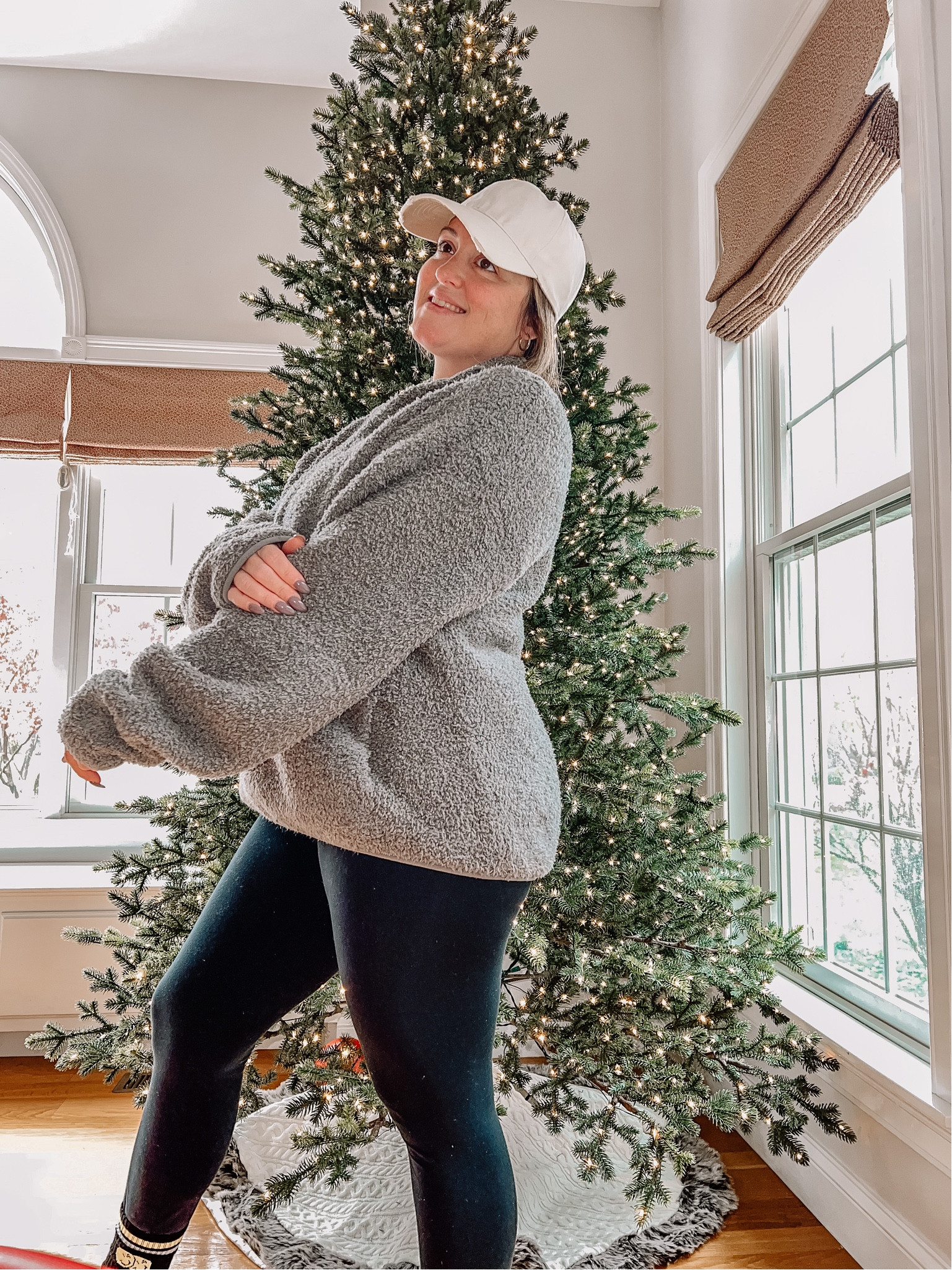 When the weather starts to get chilly. You can find me in this cozy sweater ❄️

#LTKstyletip #LTKunder100 #LTKHoliday