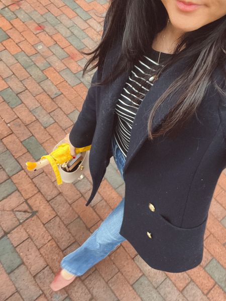 Using my umbrella as my pop of color for my rainy day attire 💛 

#LTKstyletip