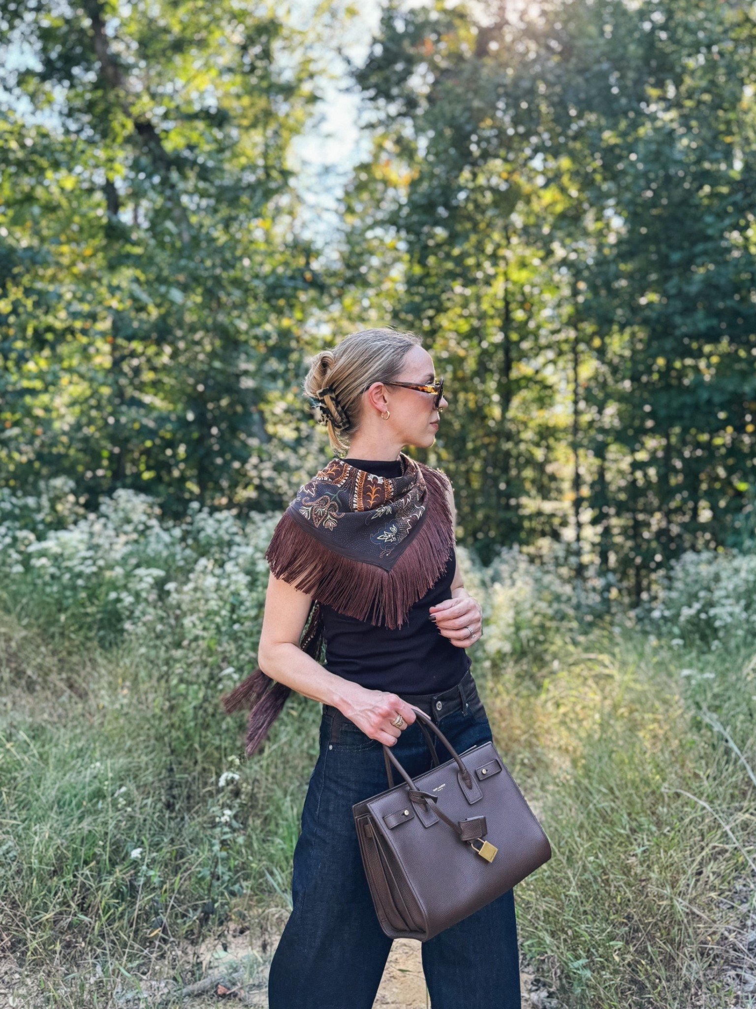 Paisley fringe scarf, @Zara two tone dark wash jeans, western style outfit for fall