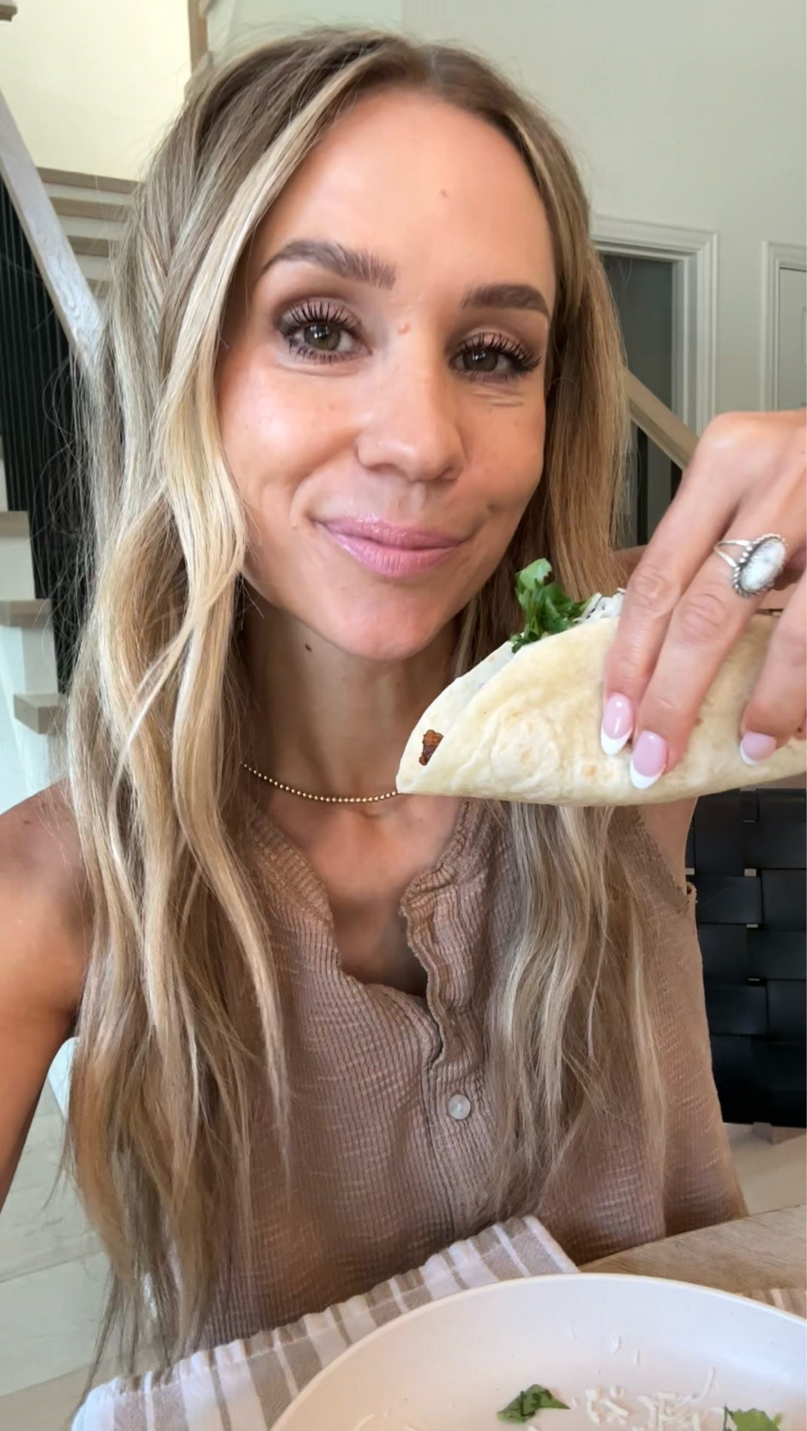 Take the stress out of cooking and romanticize dinner time again with HelloFresh! 🍽️ We have used & loved HelloFresh for years!🤍🍋‍🟩 10/10 recommend. Plus use code: ✨ HELLOJENNAAPPS ✨rn get 10 Free Meals + Free Appetizers for life (1 appetizer item per box while subscription is active)!📦📦📦

@hellofresh #HelloFreshPartner