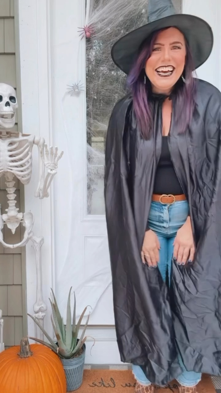 Christmas starts November 1st and you CAN’T change my mind!!

King of Christmas made all my winter wonderland dreams come true with this 7’ Prince Flocked pre-lit tree! 

Can’t even get over the attention to details with the tree fluffing gloves and storage bag!

#LTKHolidaySale #LTKSeasonal #LTKHoliday