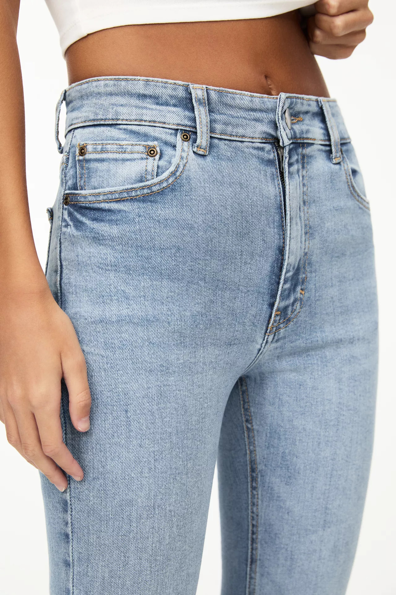Flared high-waist jeans | PULL and BEAR UK