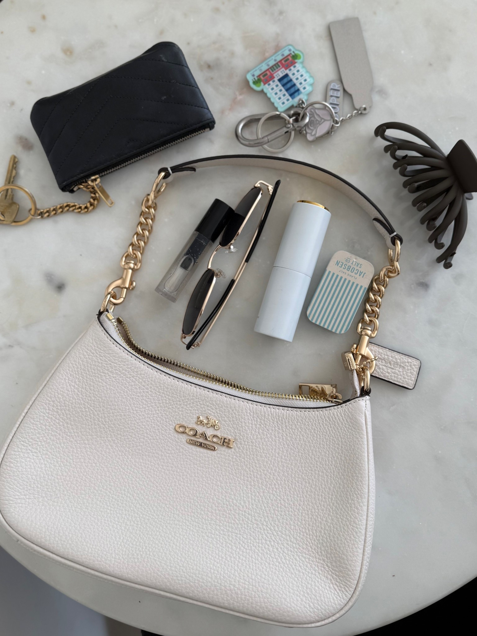 what fits in my @Coach outlet Teri Shoulder Bag -  🤍 perfect for a day out! #Ad #CoachOutlet 