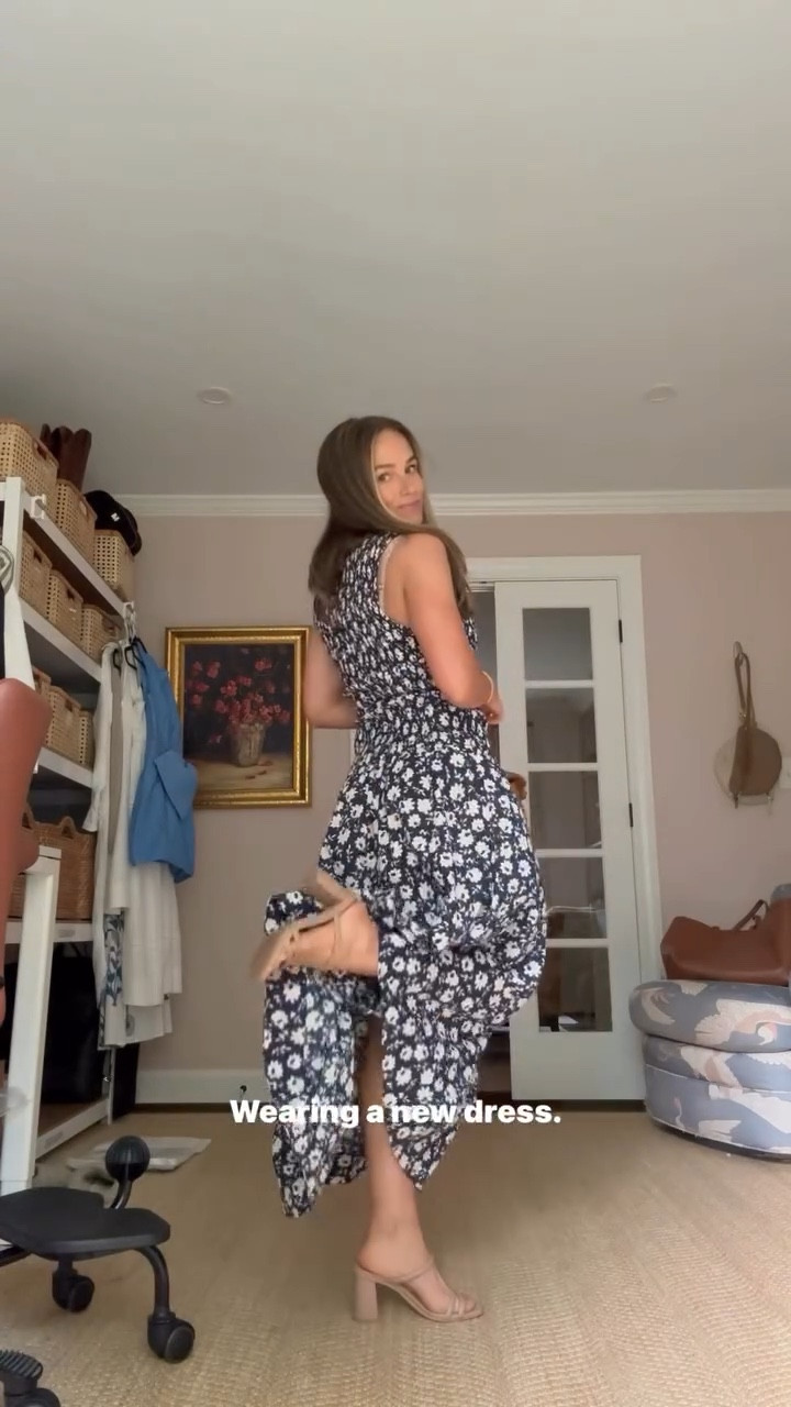 I really like this style and it’s on trend right now. It’s very flattering and very wearable. Perfect for spring and summer! 

#LTKPetite #LTKootd #LTKgrwm