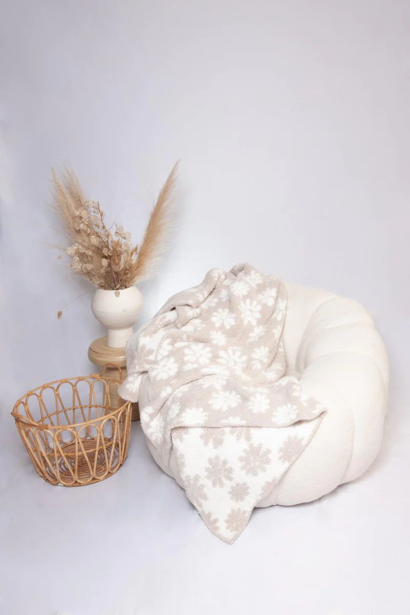 Blushing Beige & White Daisy Print Throw | Sunset Snuggles
