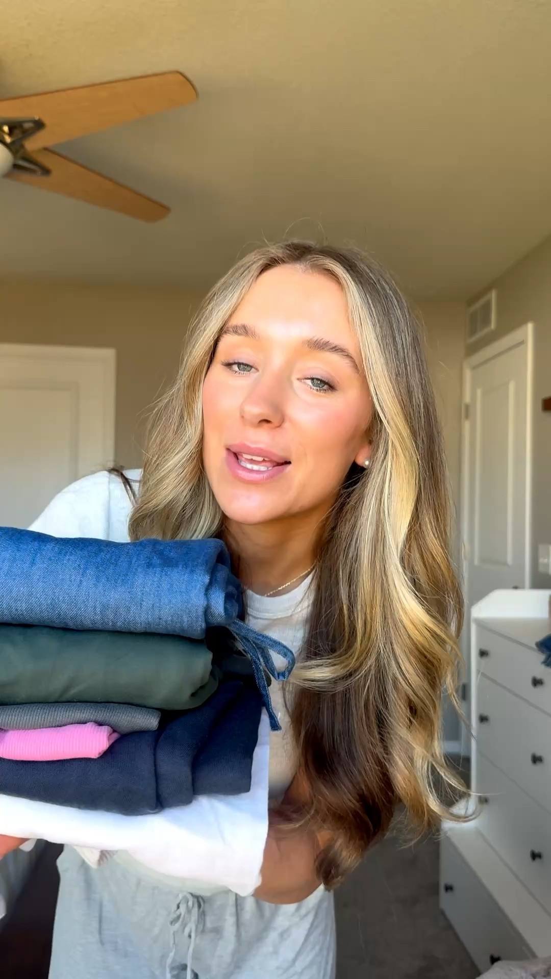 Wearing Xs in the tees, Xs petite in the pants, Xs in the sweats and dresses! 🥰 @oldnavy #oldnavypartner 