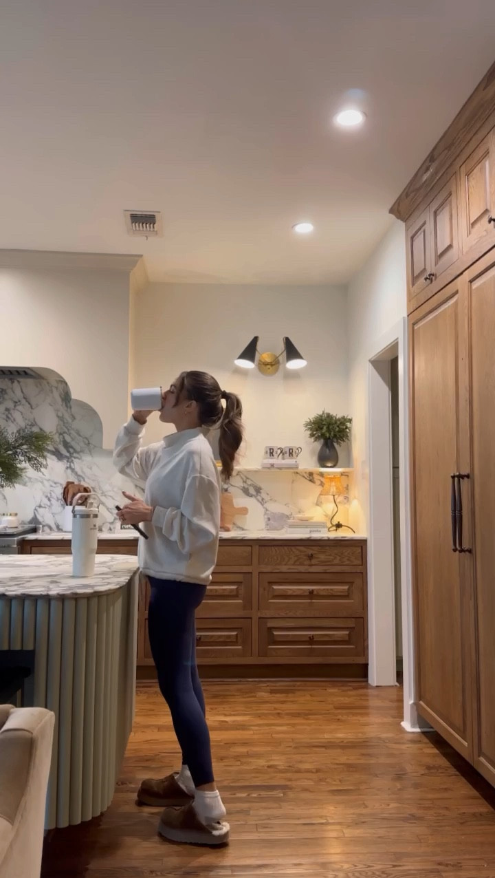 WORKOUT VLOG OOTD 💪🏼✨
Use code: ALOPROFILE25 for a week free trial & 25% off your first two months. 

Wearing a size S in all my workout clothing & my sneakers fit TTS. 

#LTKWatchNow #LTKFitness #LTKActive