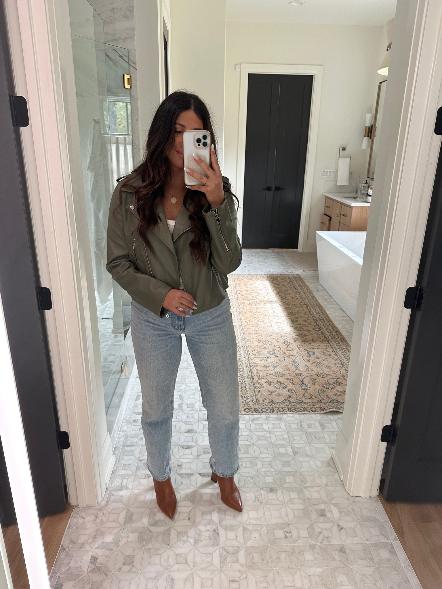PRIME DAY FINDS 

Love a good leather jacket and the color on this one is so good! Great quality and the price is amazing! 

Jacket: medium
Jeans: 28s
Booties: part of my vince camuto collection coming Oct 26th

#LTKxPrime #LTKstyletip #LTKsalealert
