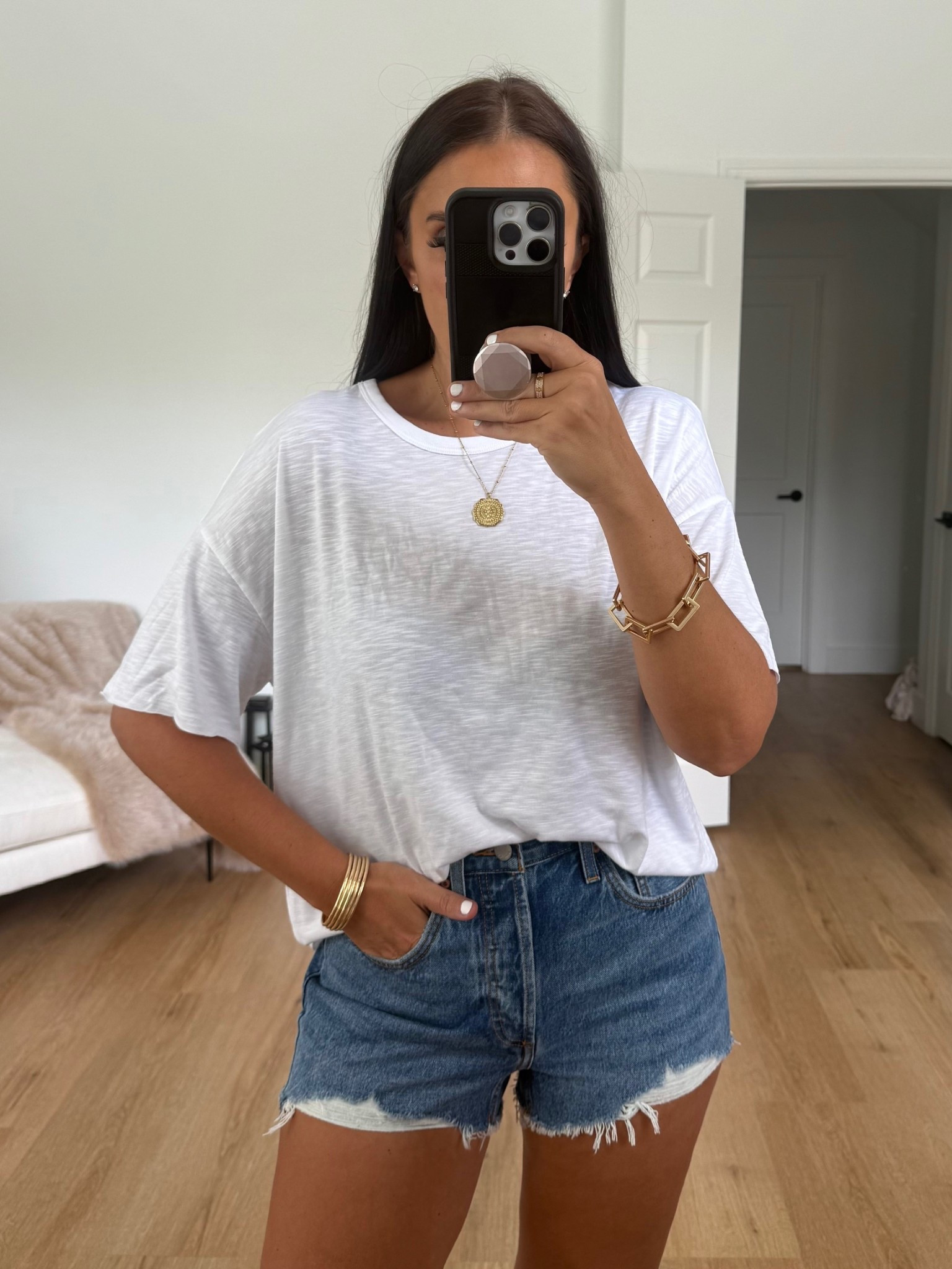 Aritizia The '90s Vintage Cut-off Denim Short wearing size 27. Sofia by Sofia Vergara Women's and Women's Plus Size Sofia Tee wearing size large only $8