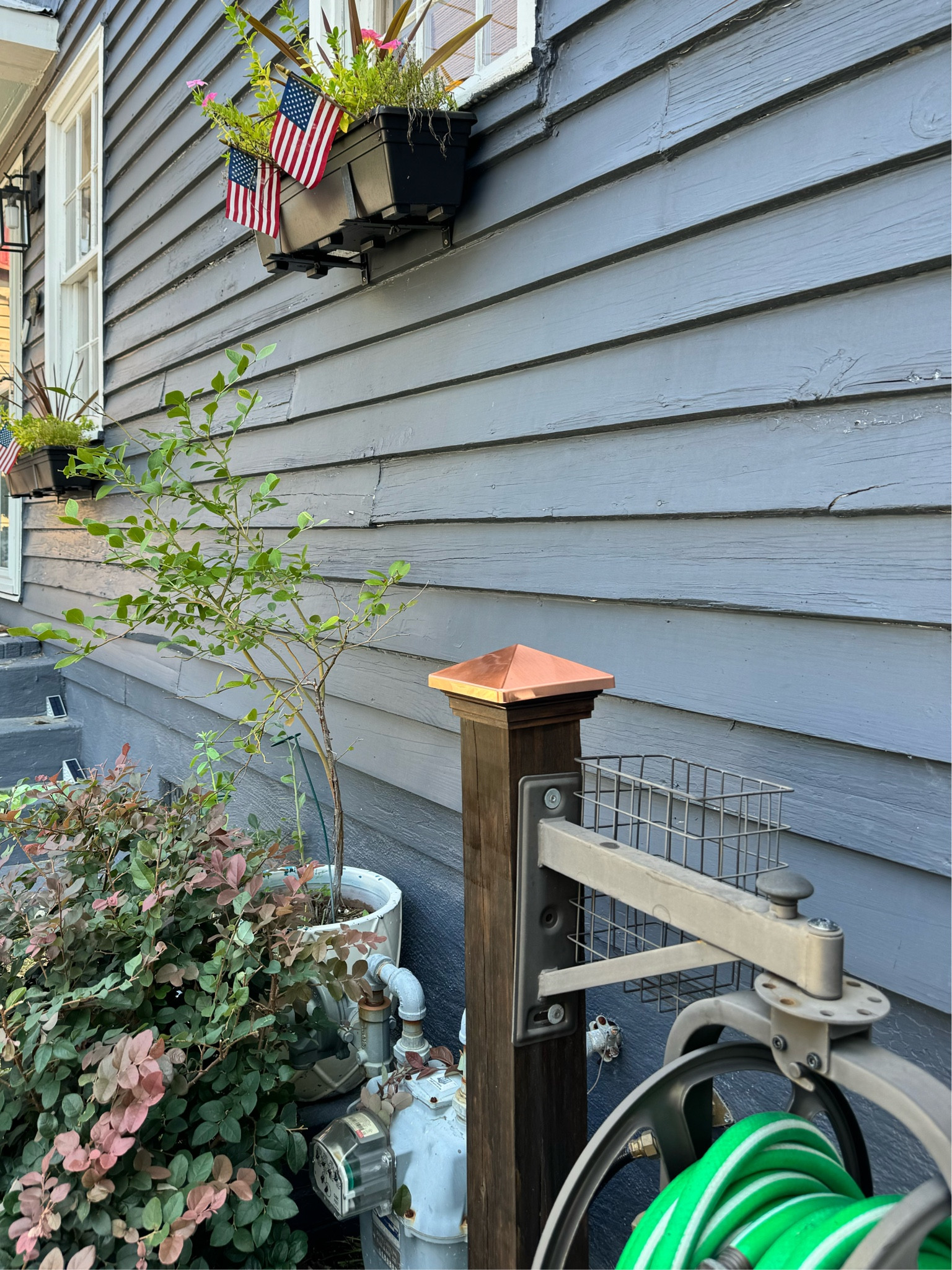 Stain is Java


Exterior storage
Hose reel
Hose storage 


#LTKFindsUnder50 #LTKHome #LTKFindsUnder100