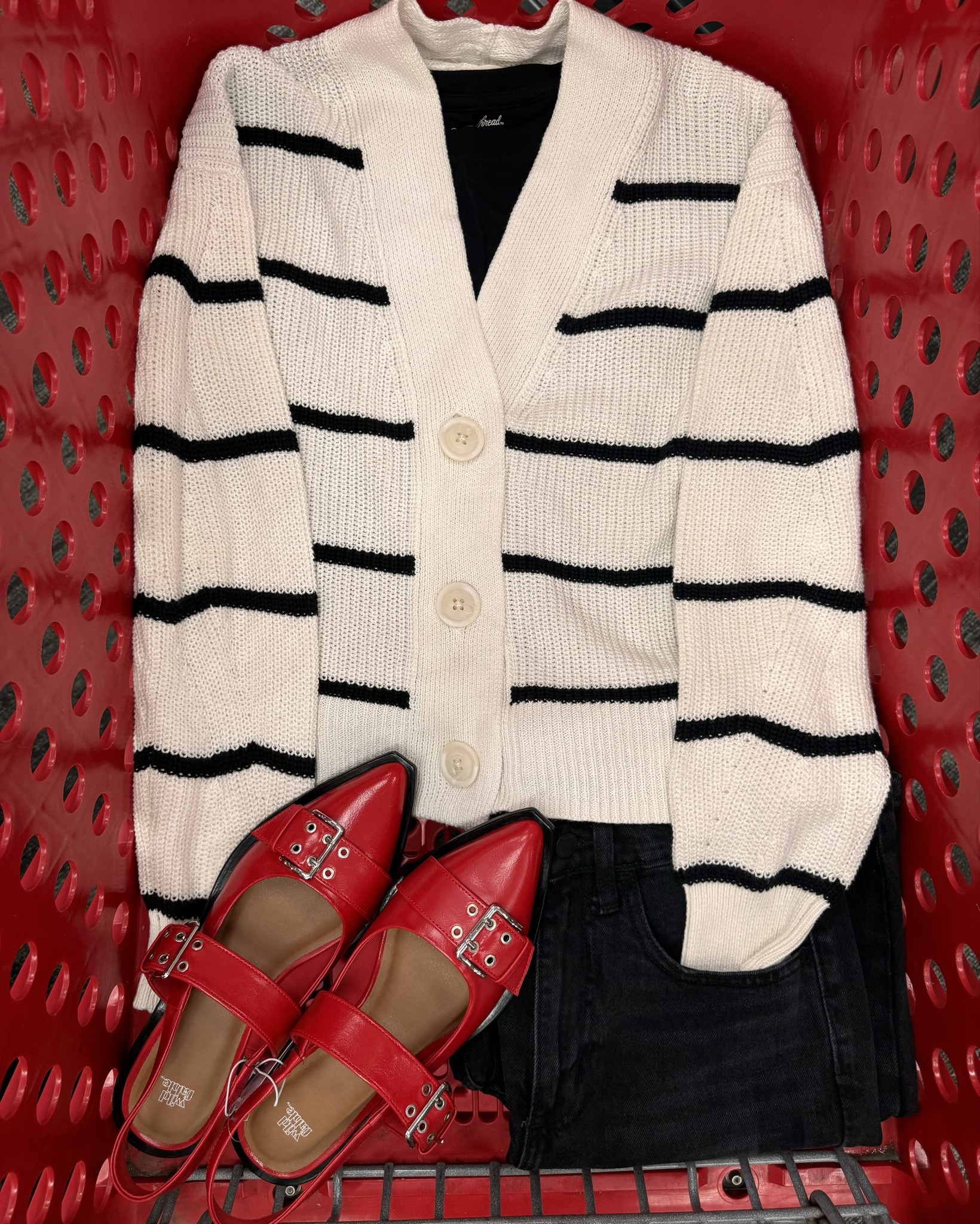 This sweater and ALL the shoes have my ♥️ The shoes are currently on sale! Hurry before the sale ends!

#LTKFindsUnder50 #LTKBacktoSchool #LTKStyleTip