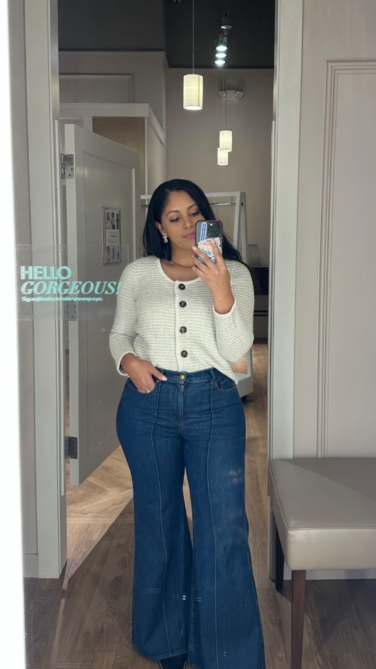 Good denim, cute sweater 

#LTKMidsize #LTKSeasonal #LTKHoliday