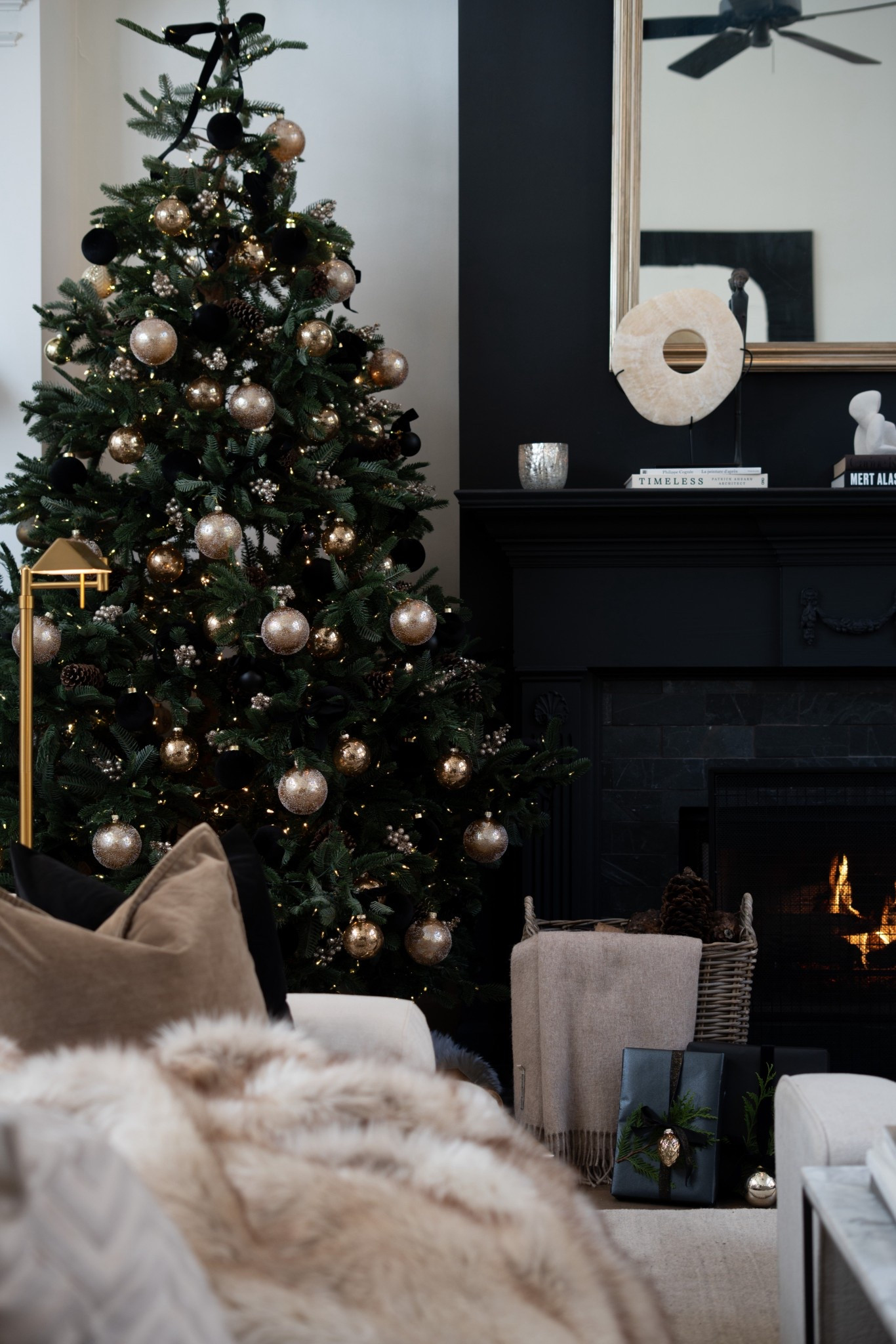 A tree for those who want something besides red but still a forever classic! 

#LTKHoliday #LTKStyleTip #LTKSeasonal