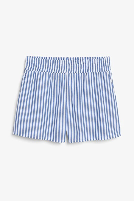 Leichte Shorts mit weiß-blauen Streifen | Monki (DE)