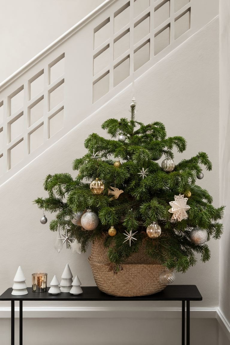 9-pack Small Christmas Ornaments | H&M (US + CA)