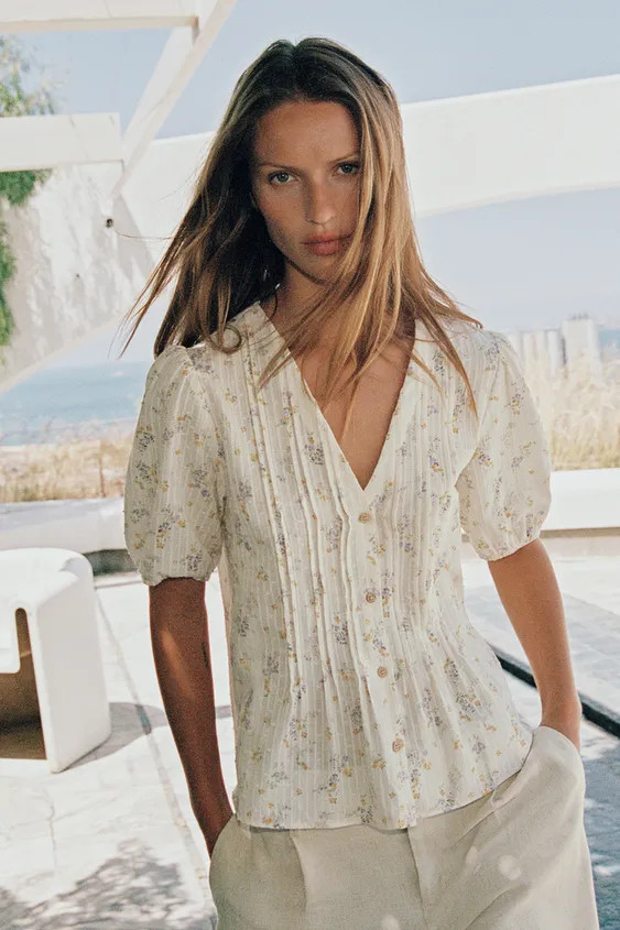 V-neck blouse with short elasticized sleeves. Pintuck detailing. Front button closure. | Zara US