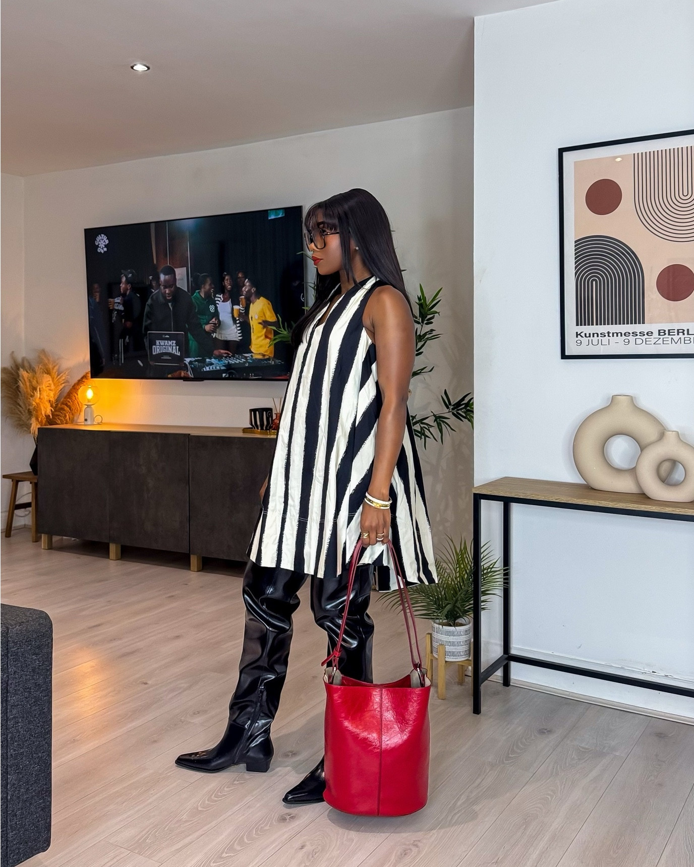 This look is doing exactly what you think it’s doing 🖤