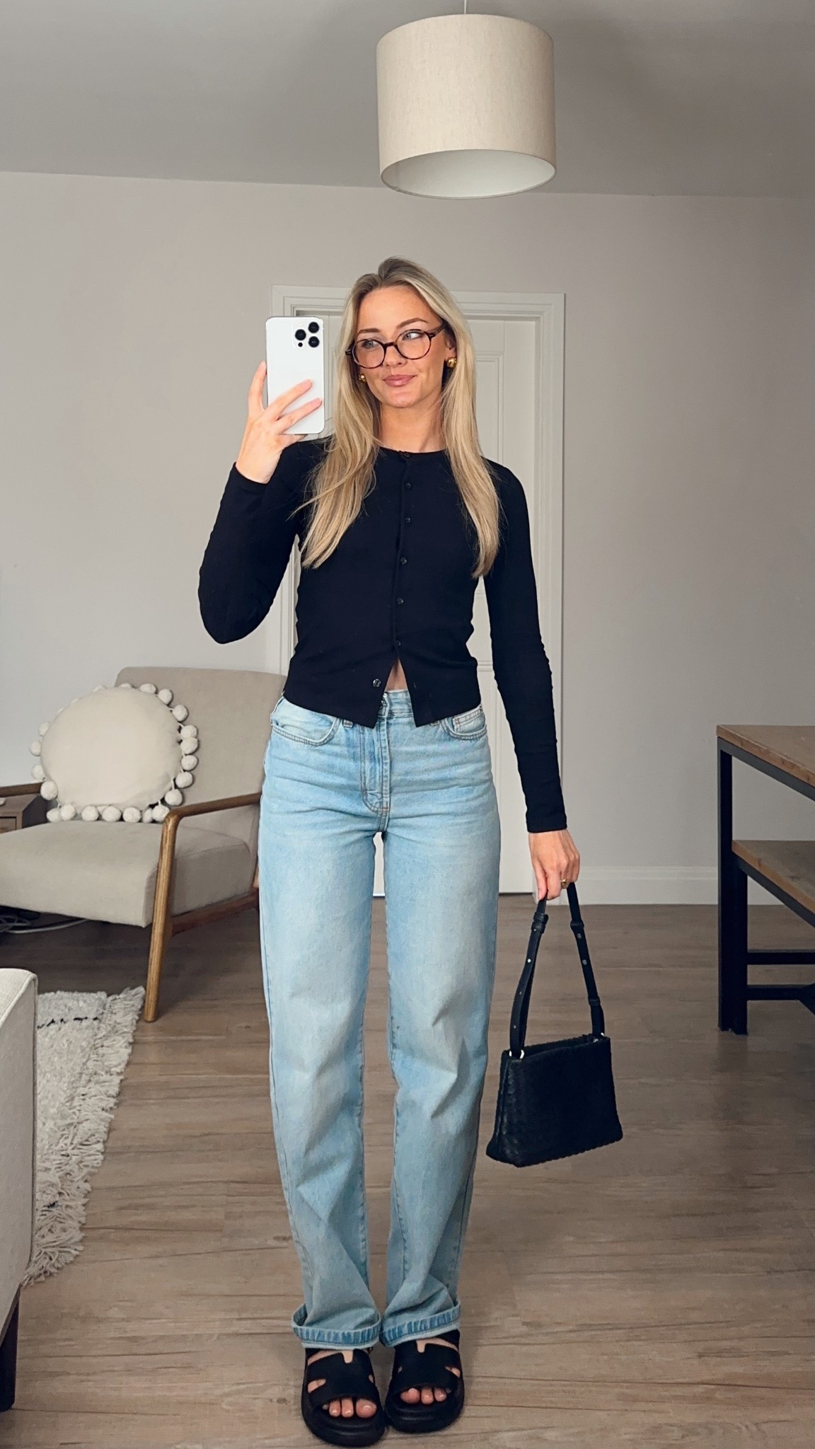 a simple outfit for today 💻
top: size xs (don’t size down)
jeans: size 6
bag & sandals linked too 🖤 

#LTKuk #LTKspring #LTKeurope