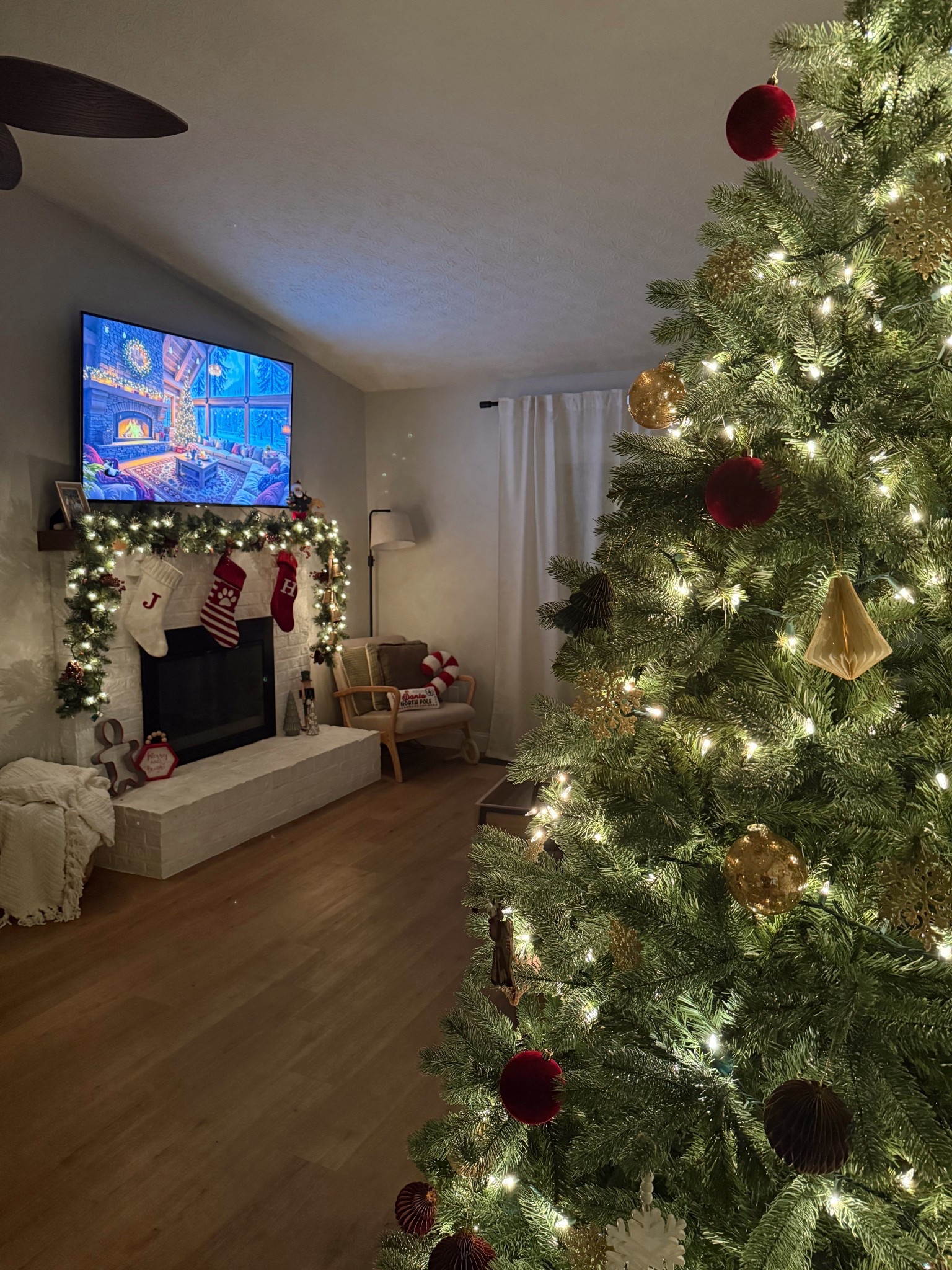 cozy + warm Christmas decor 🎄

#LTKHoliday #LTKFindsUnder100 #LTKOver40