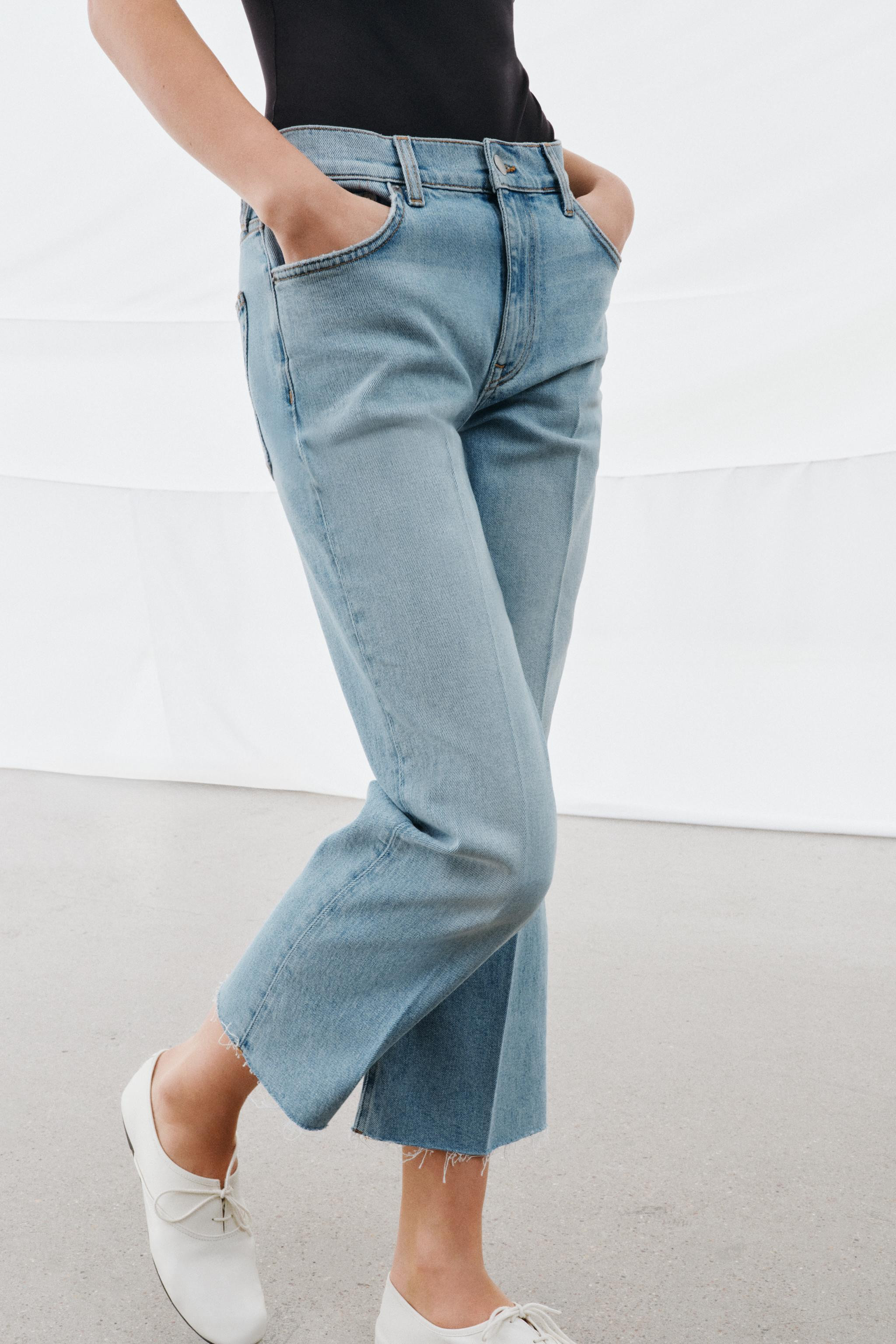 JEANS ZW COLLECTION CROPPED FLARE MITTELHOHER BUND | Zara DE