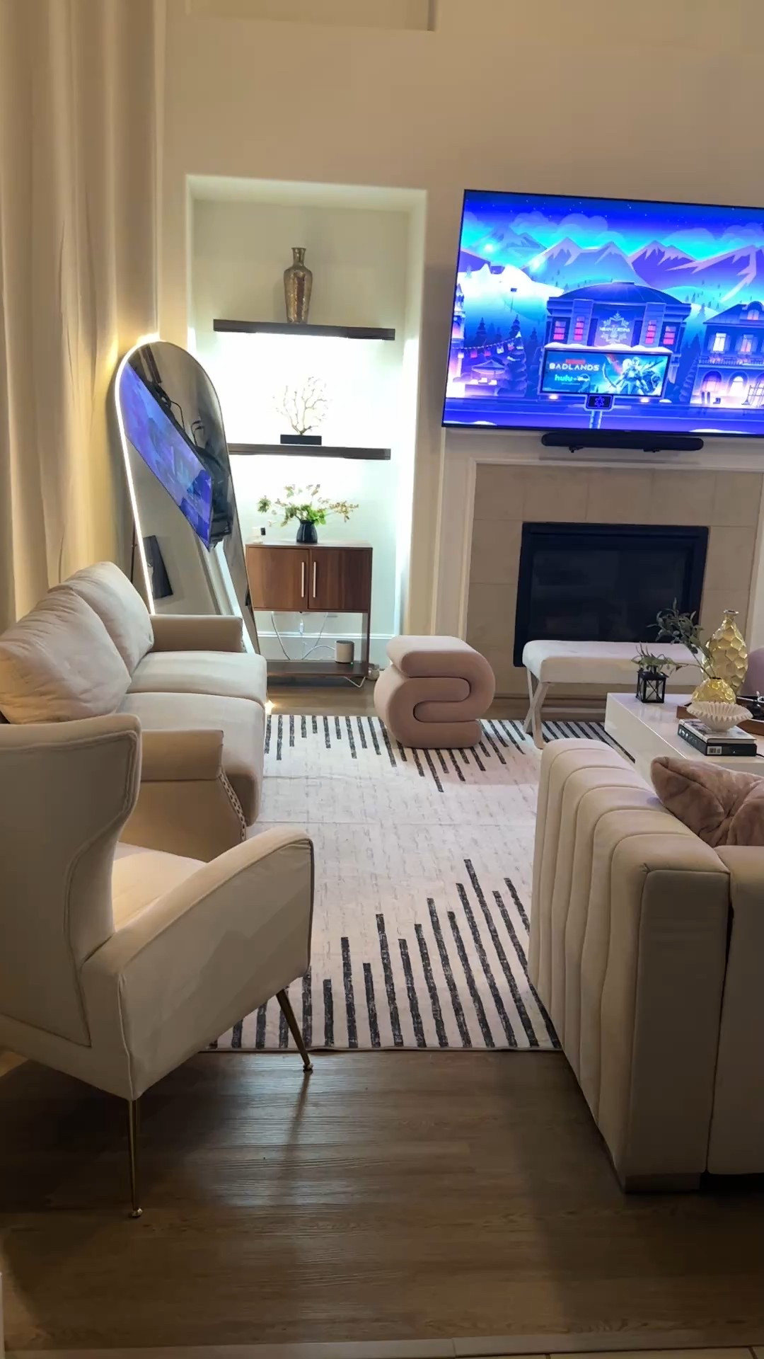 Cozy living roomm

#LTKvlog #LTKHome #LTKdayinmylife