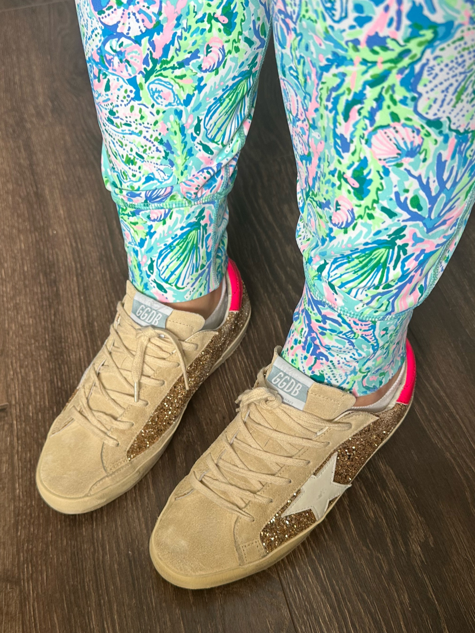 New Goldens and the best pants 💙

#lillypulitzer #goldengoose #ootd

#LTKstyletip #LTKshoecrush #LTKfit