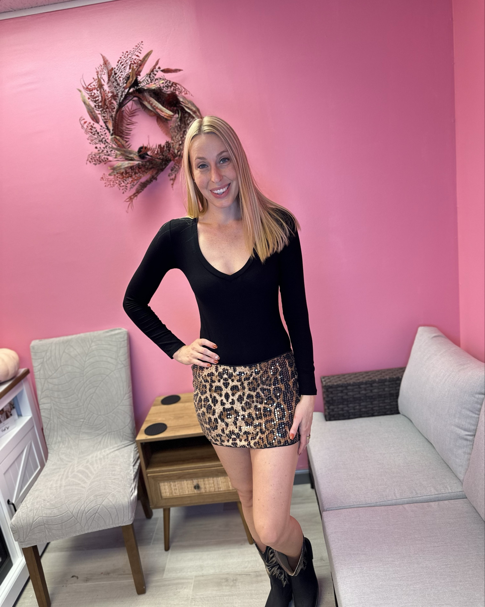 Leopard mini skirt and bodysuit 
🖤i love how cute snd sparkly the skirt is
🖤both top and bottom are very stretchy 
🖤fits true to size, wearing size small and I am 5’10”

#LTKFindsUnder50 #LTKStyleTip #LTKTall