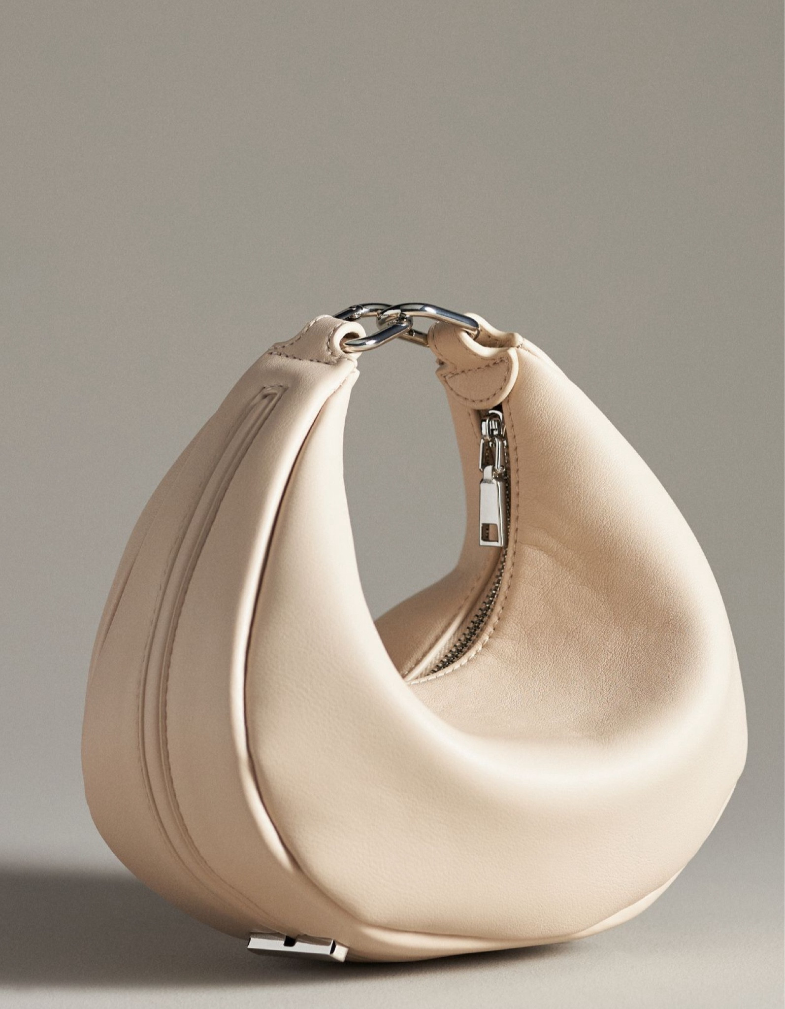 Reminds me of my Fendi bag! Comes in pink & red too! 

#LTKFindsUnder100 #LTKItBag