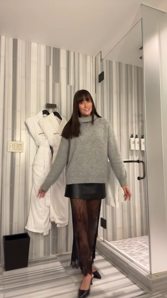 #princesspolly #dolcevita #oversizedturtleneck #laceskirt #sheerskirt #nyc #newyork #newyorkootd