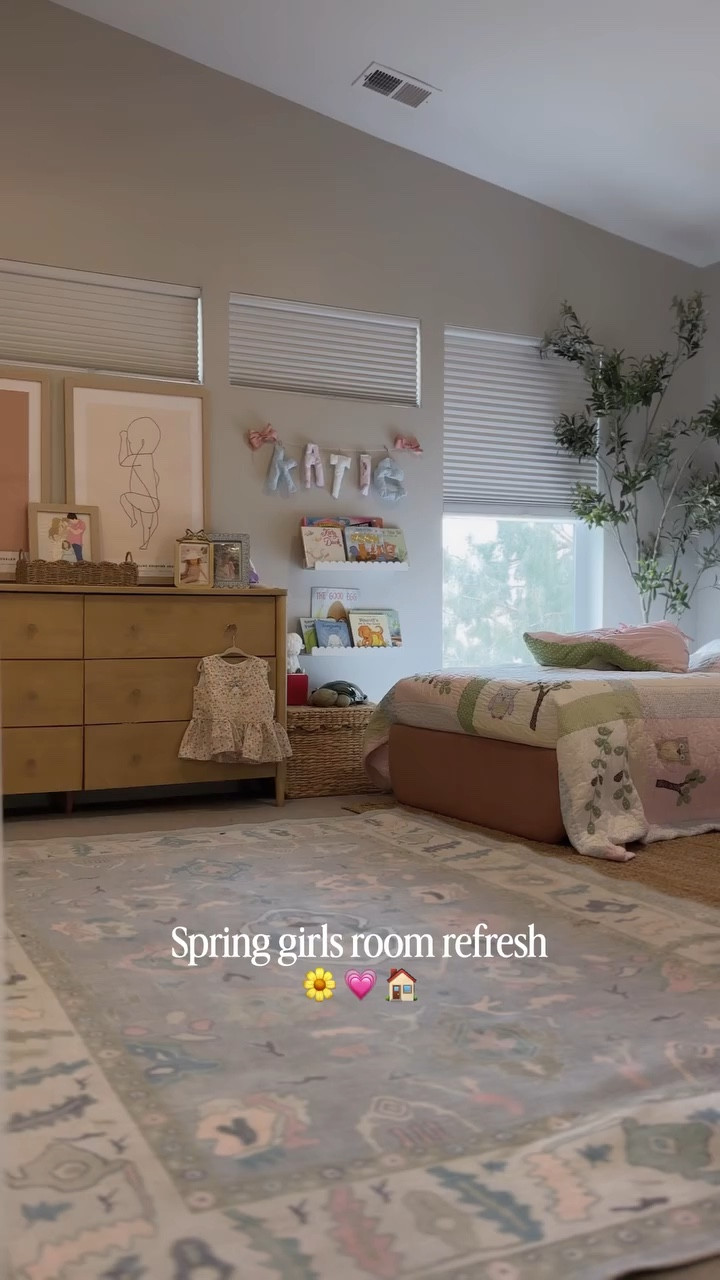 Spring girls room refresh 💗

#girlsroomdecor #maxandlily #girlmom #springrefresh