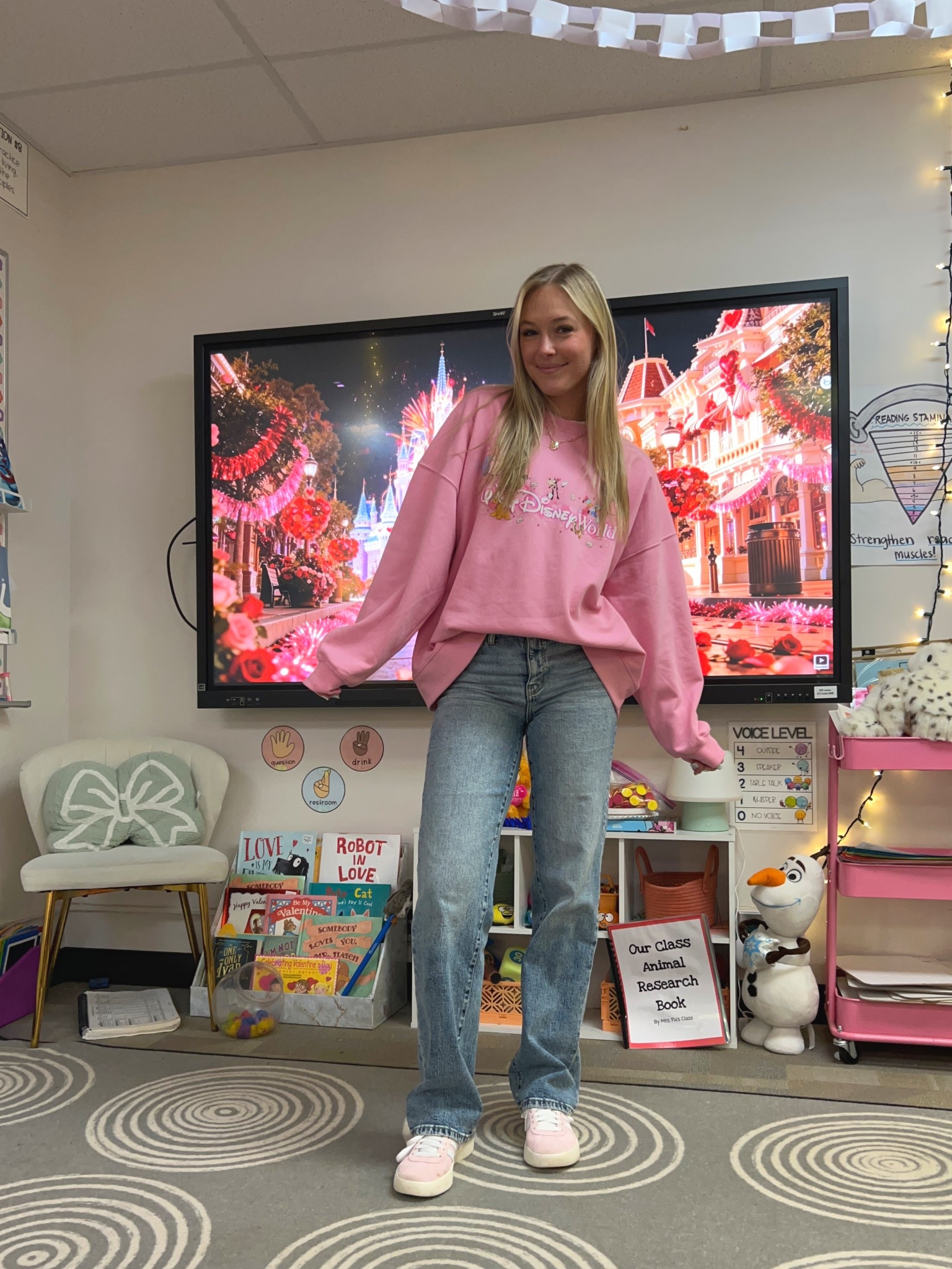 Love throwing on a Disney sweatshirt with my favorite jeans!! 👖🏰

#LTKootd #LTKValentine