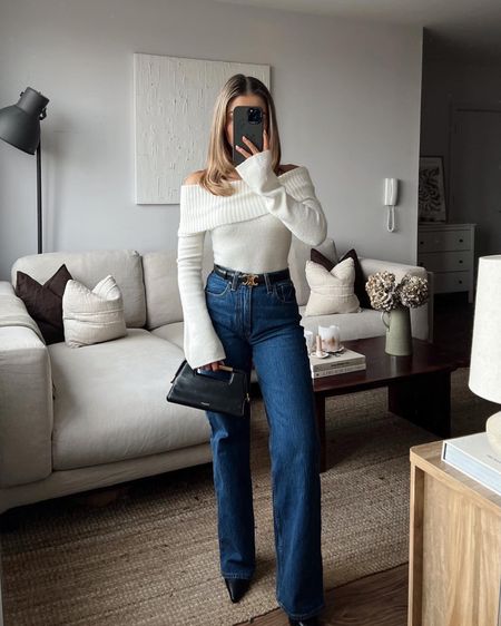 Abercrombie jeans w23, regular length in the curve love range
Pretty lavish top size XS 🫶🏼