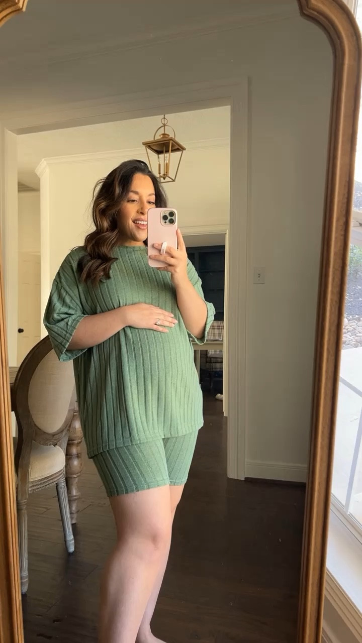 Soft & comfortable short set comes in maternity and non maternity on pink blush’s regular site! Comfortable and comes in SO MANY colors! I sized up on this!

#LTKbump #LTKSpringSale #LTKbaby