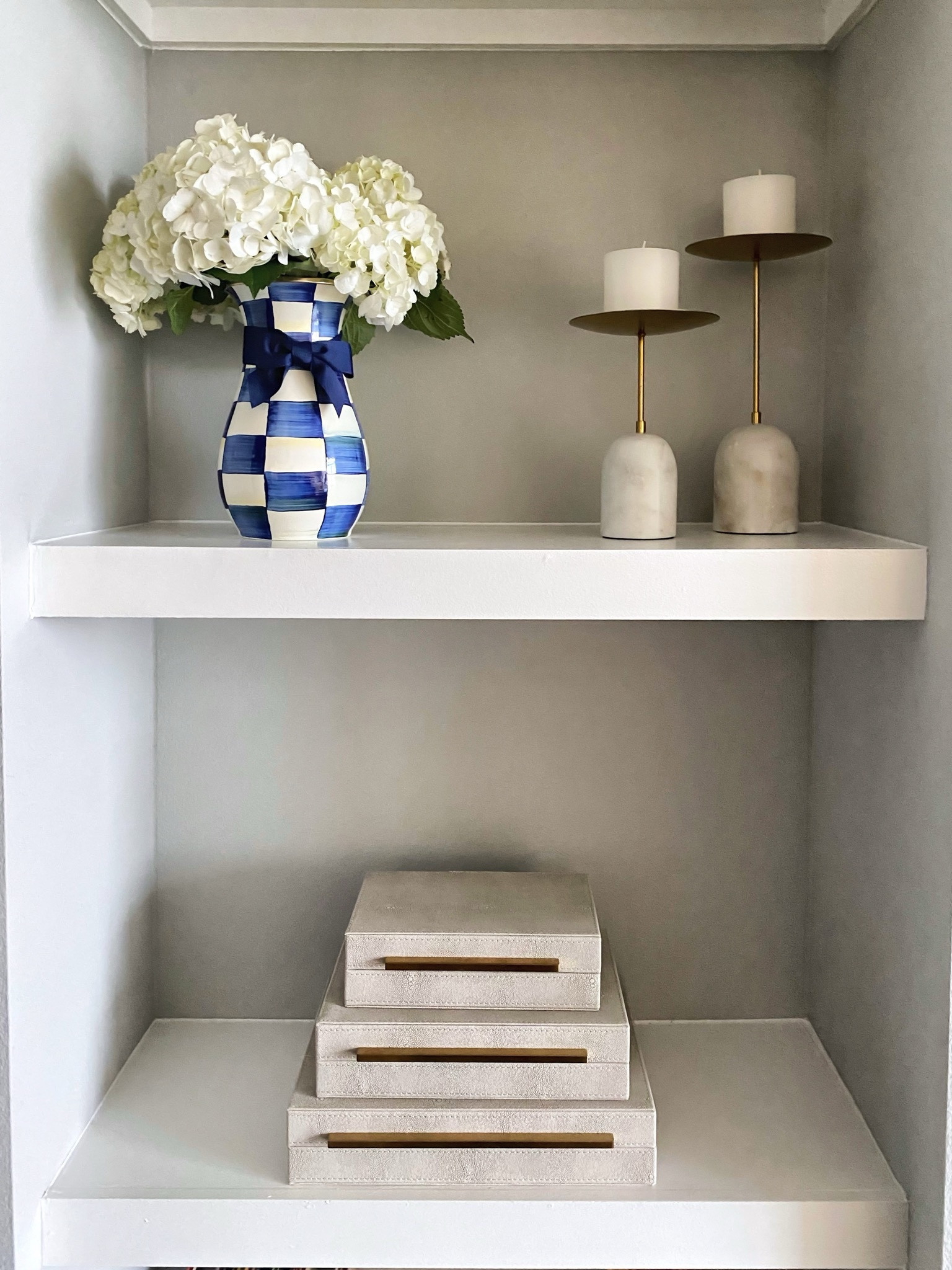 Bookshelf decor I brought to my new place to style  #decorativeboxes #amazonfind #mackenziechilds #candleholder #candle #flowers #decor #cb2

#LTKunder100 #LTKhome #LTKstyletip


#LTKHome