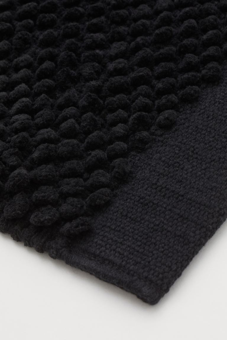 Bath mat in tufted, woven fabric made from recycled cotton. Non-slip protection at back.Weight981... | H&M (US + CA)