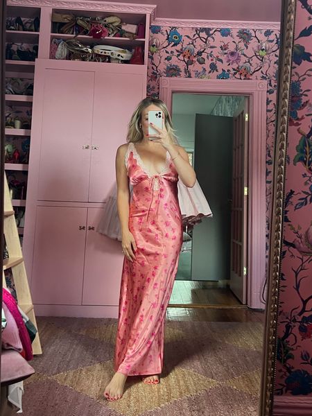 Target summer try on

Wild fable satin lace trim midi slip dress in salmon pink floral, wearing size xs

#LTKFindsUnder50 #LTKStyleTip #LTKSeasonal