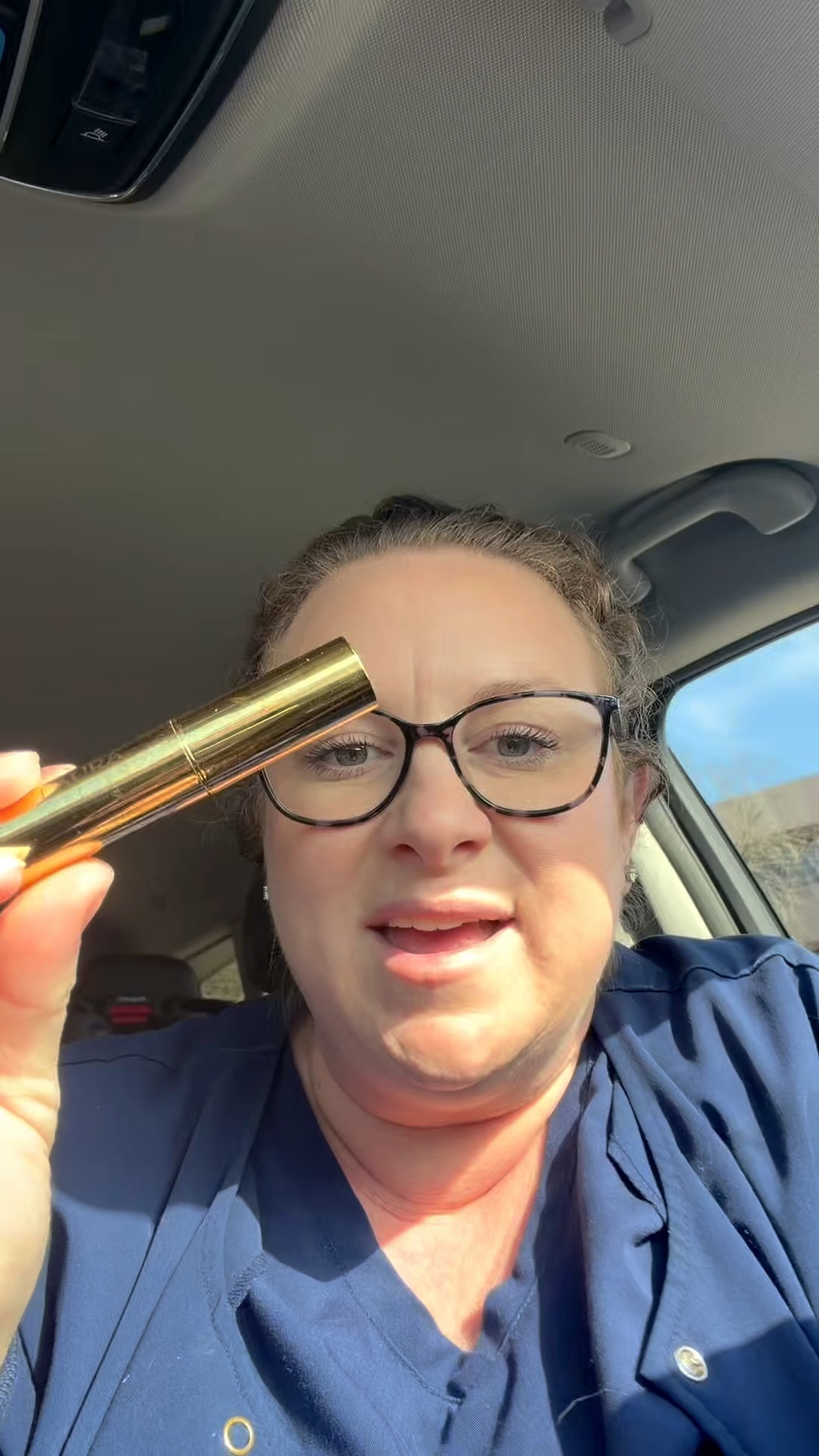 Pop of color and hydration 💋 