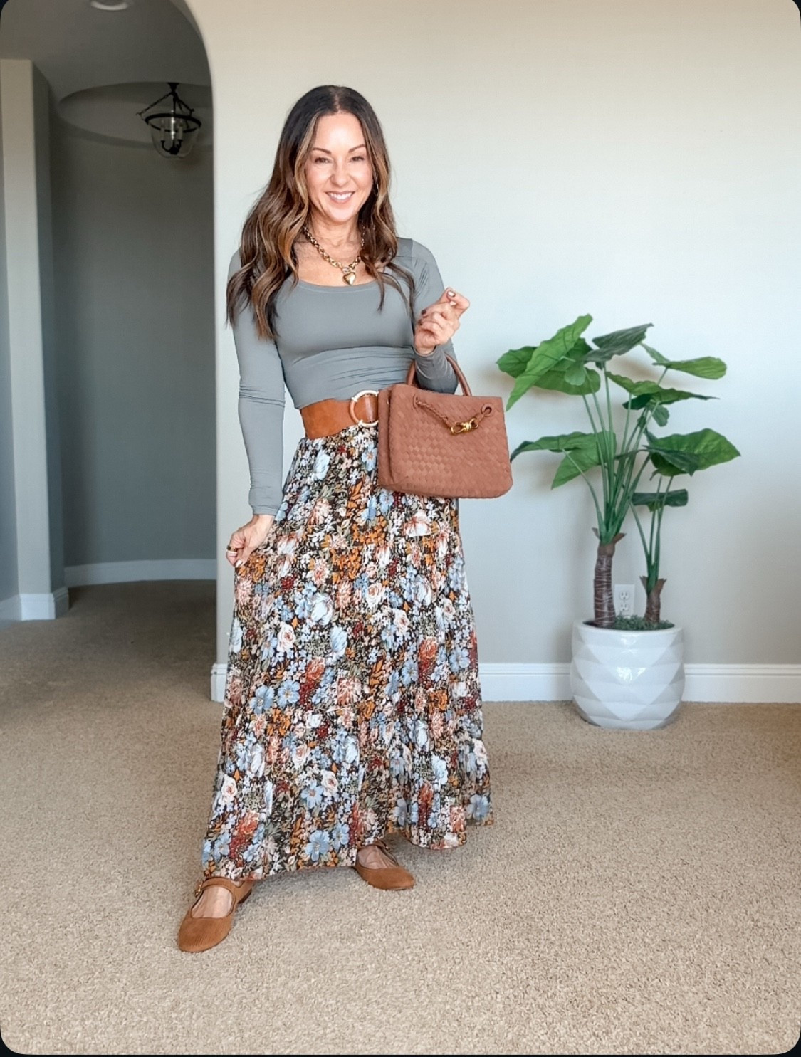 Must have fall maxi skirt & long sleeve tops, this one is double lined, buttery soft, and comes in different colors.

For reference, I’m 5’1”, 109lbs. I’m wearing an XS in the tops & a small in the skirt  

Long sleeve top  fall fashion  essentials  petite friendly  EverydayHolly




#LTKPetite #LTKOver40 #LTKFindsUnder50