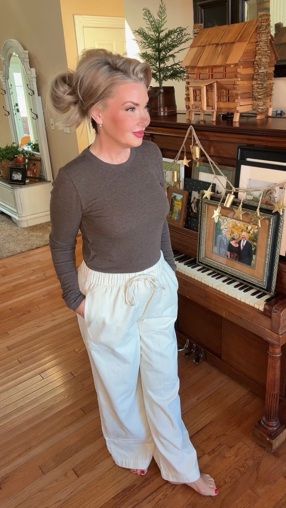 American Eagle Ecru Pants

#LTKootd #LTKHoliday #LTKSaleAlert