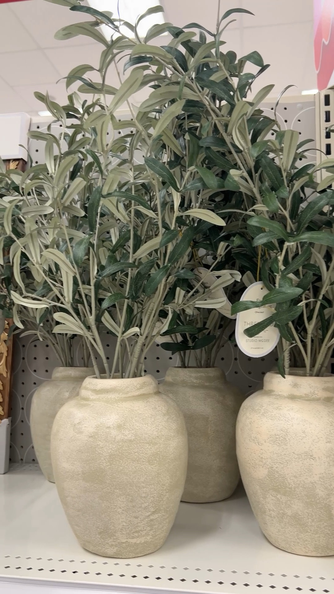 The best looking faux arrangement just dropped by Threshold at Target! It’s the perfect faux plant to transition your summer to fall decor!

#decor #targethome #fauxplant

#LTKFindsUnder50 #LTKSeasonal #LTKHome