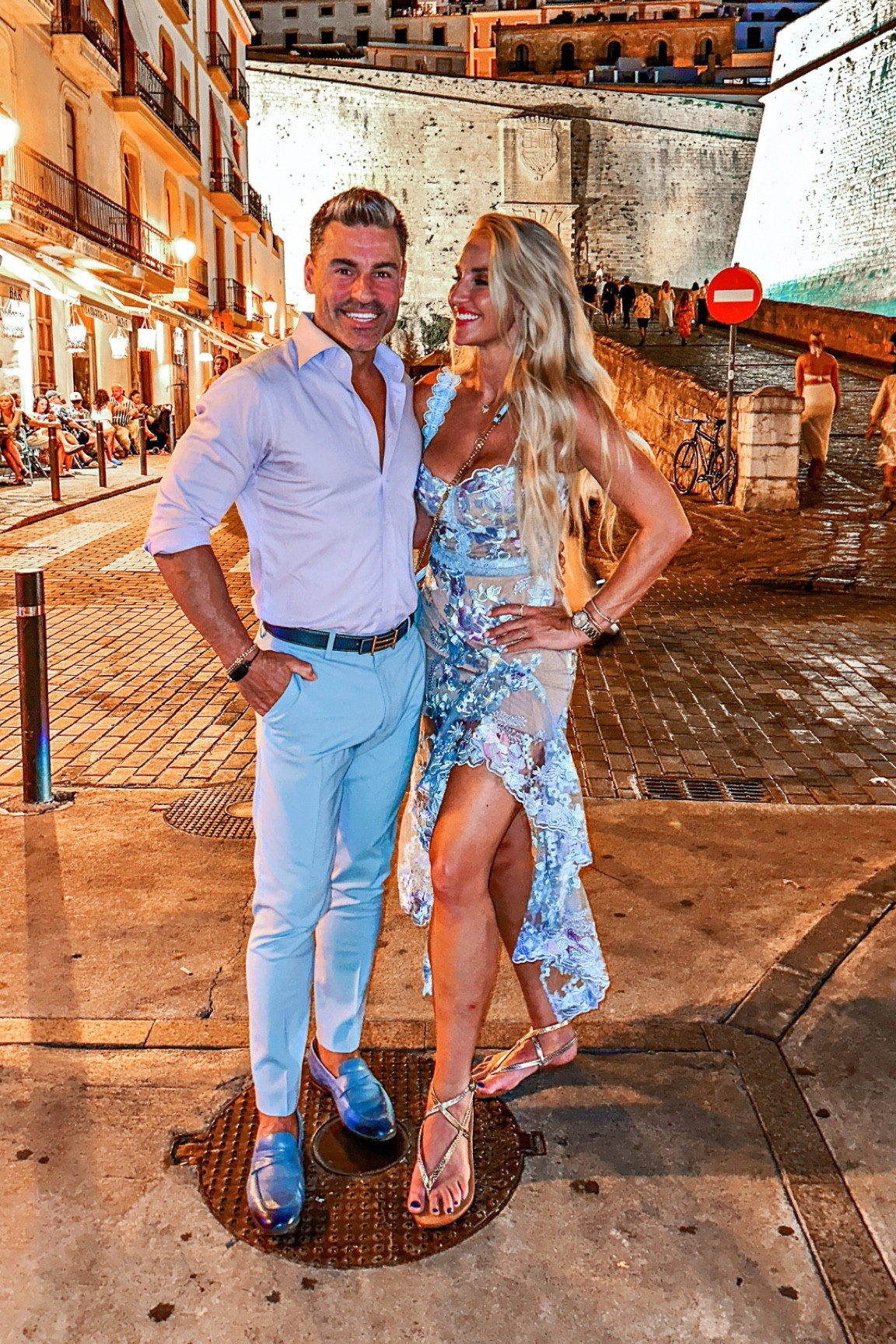 Couples travel #matchingputfits #matchingwithhim 

#LTKstyletip #LTKeurope #LTKitbag