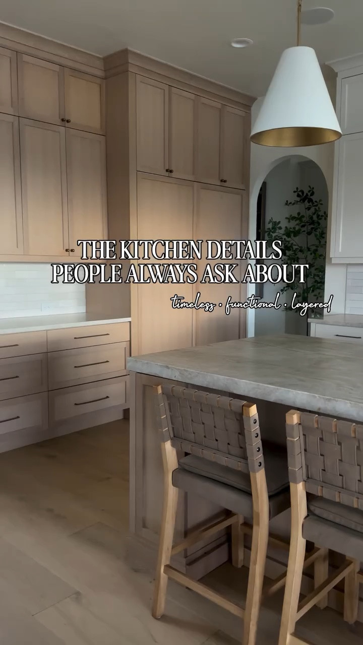 A few of the kitchen details I get asked about most—and the ones I’d choose again.

Nothing here was overdone. Just layering warm tones, mixing finishes, and keeping everything consistent so it feels calm, not busy.

Brass lighting + hardware
Wood tones that actually work together
Simple, functional pieces that still feel elevated

It’s really the small decisions that make the whole kitchen feel intentional.

I shared everything in my LTK 🤍