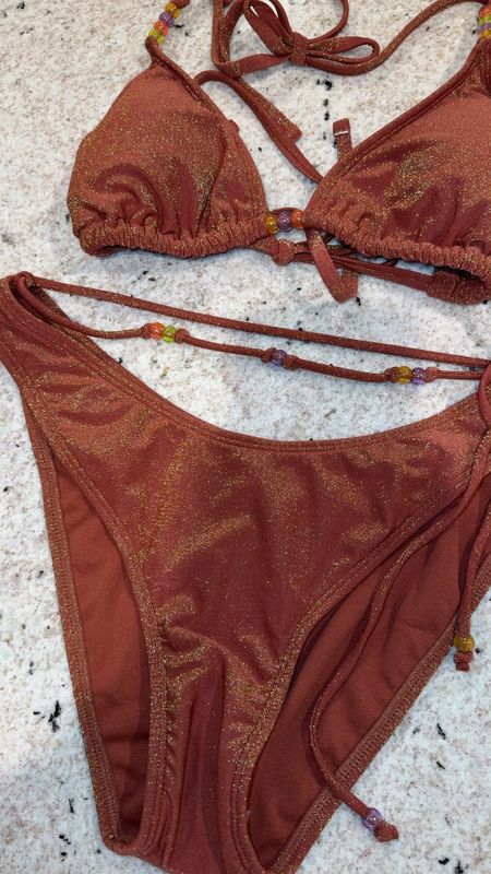 It may be January but I’m already thinking about summer. I am in love with this bikini from Target! This would be perfect for a vacation ☀️


Brown Bikini | Beaded | Triangle Top | Padded Swim | Swimsuit 

#LTKSeasonal #LTKswim #LTKfindsunder50