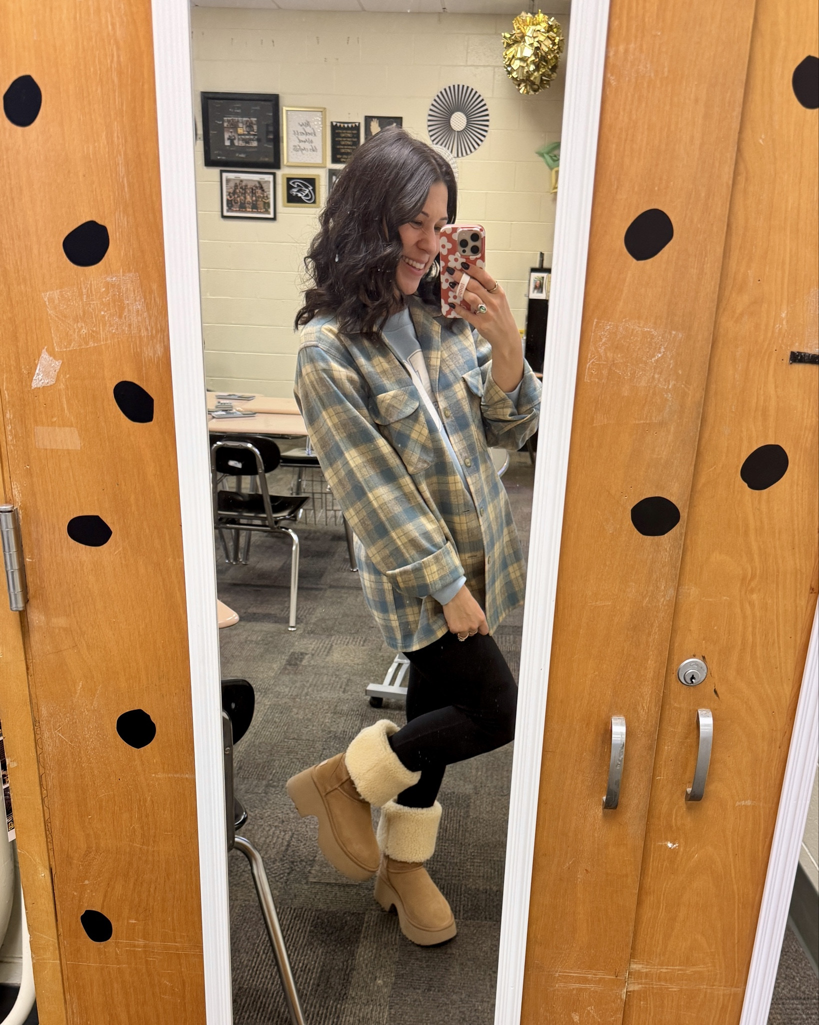 Nothing says fall teacher vibes like cozy layers and Uggs ☕️🍂 Comfortable, cute, and classroom-approved for those long school days 🤎
#TeacherStyle #FallTeacherOutfit #LTKTeacher #LTKFinds #LTKFallStyle #ComfyOutfit #TeacherOOTD #UggStyle #LTKOutfitInspo #FallFashion


#LTKWorkwear #LTKShoeCrush #LTKSeasonal
