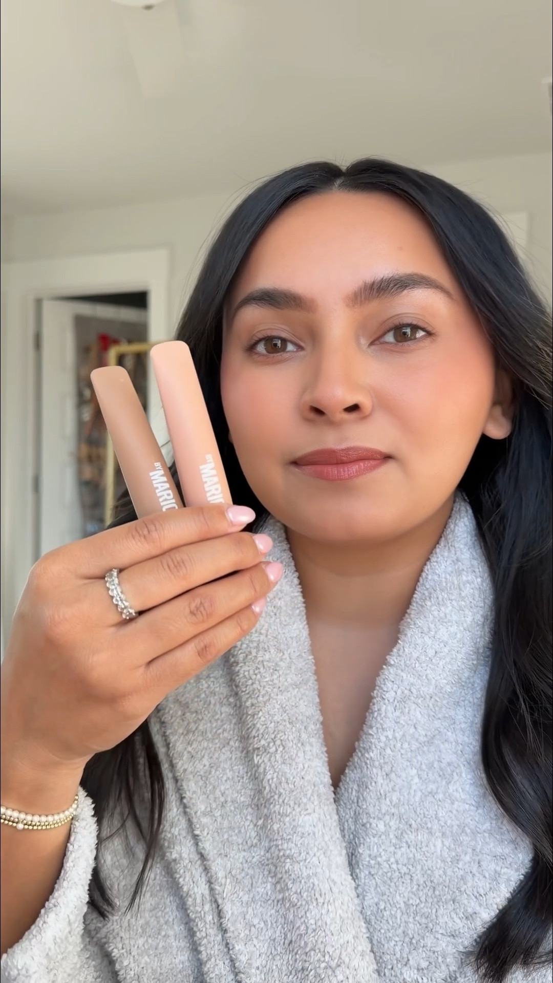 Easy eyeshadow tutorial!
Eyeshadow shades sandstone on the lid and chestnut in the crease
Liquid liner shade intense black
Lower lash liner shade cocoa
Mascara shade black code: honeysweetpetite15 for 15% off 
Robe size 1
DIBs code HONEYSWEET for 10% off

#LTKBeauty #LTKvlog #LTKgrwm