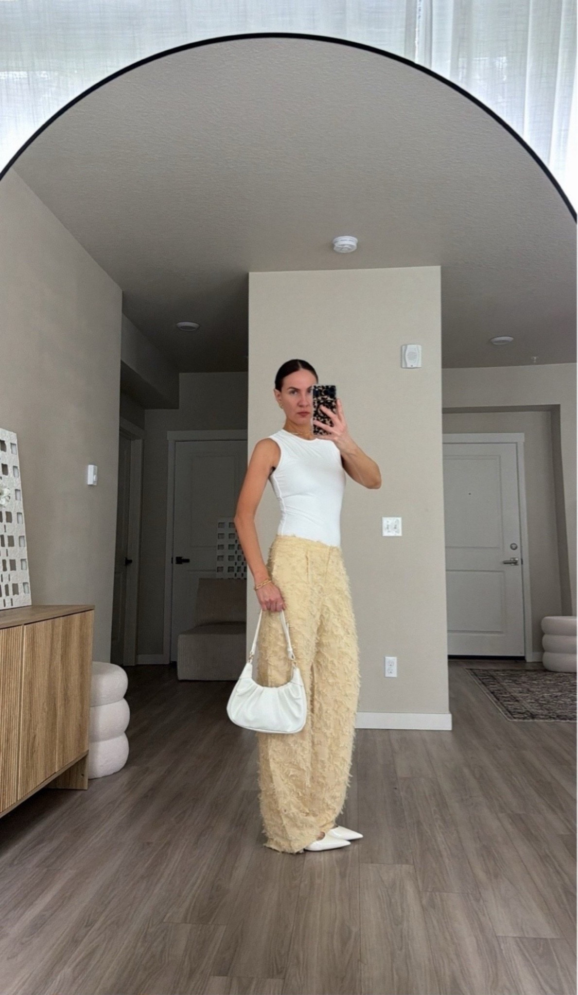 yellow pants
white sleeveless top 
pale yellow blazer 

white purse