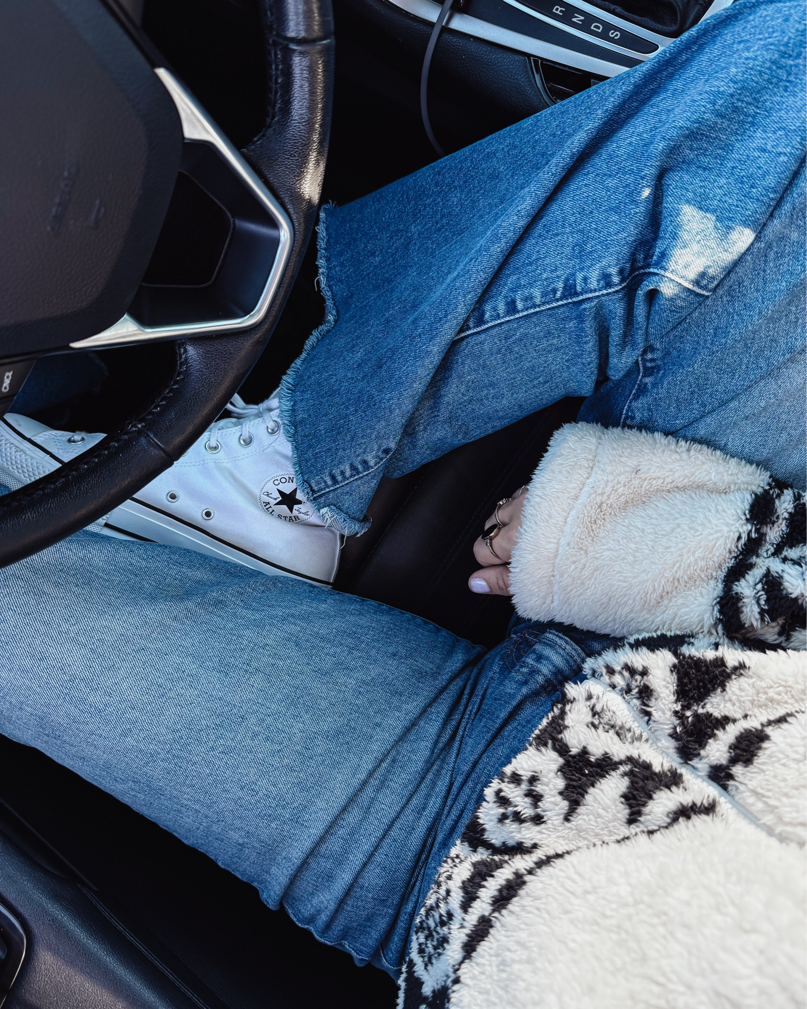 Casual day outfit | mom life | mother denim | converse | fleece pullover | #ltksale | winter fit 

#LTKdayinmylife #LTKmomlife #LTKootd