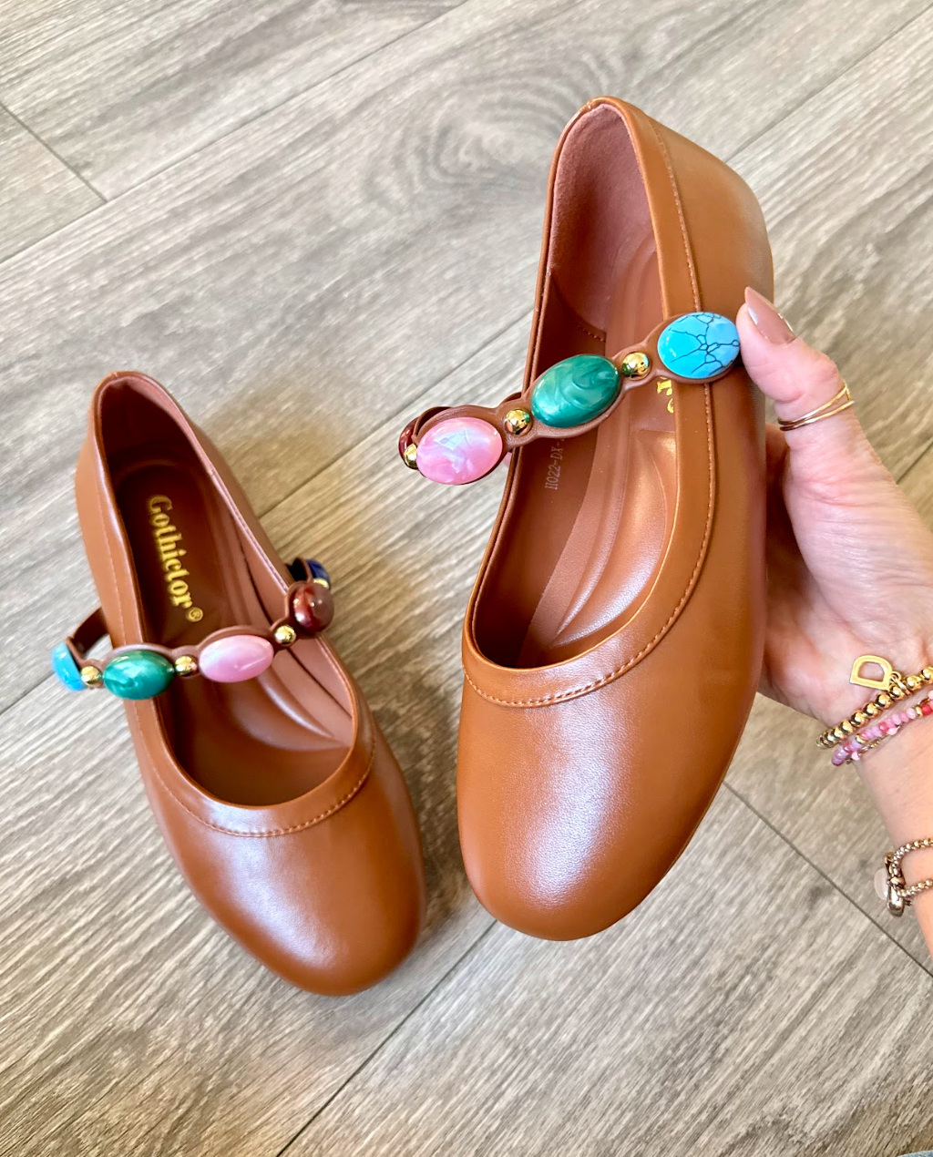 Add a pop of color to your look with these stylish flats. Perfect for any occasion! Sizing: TTS 

 #LTKSeasonal #LTKOver40 #LTKSaleAlert
