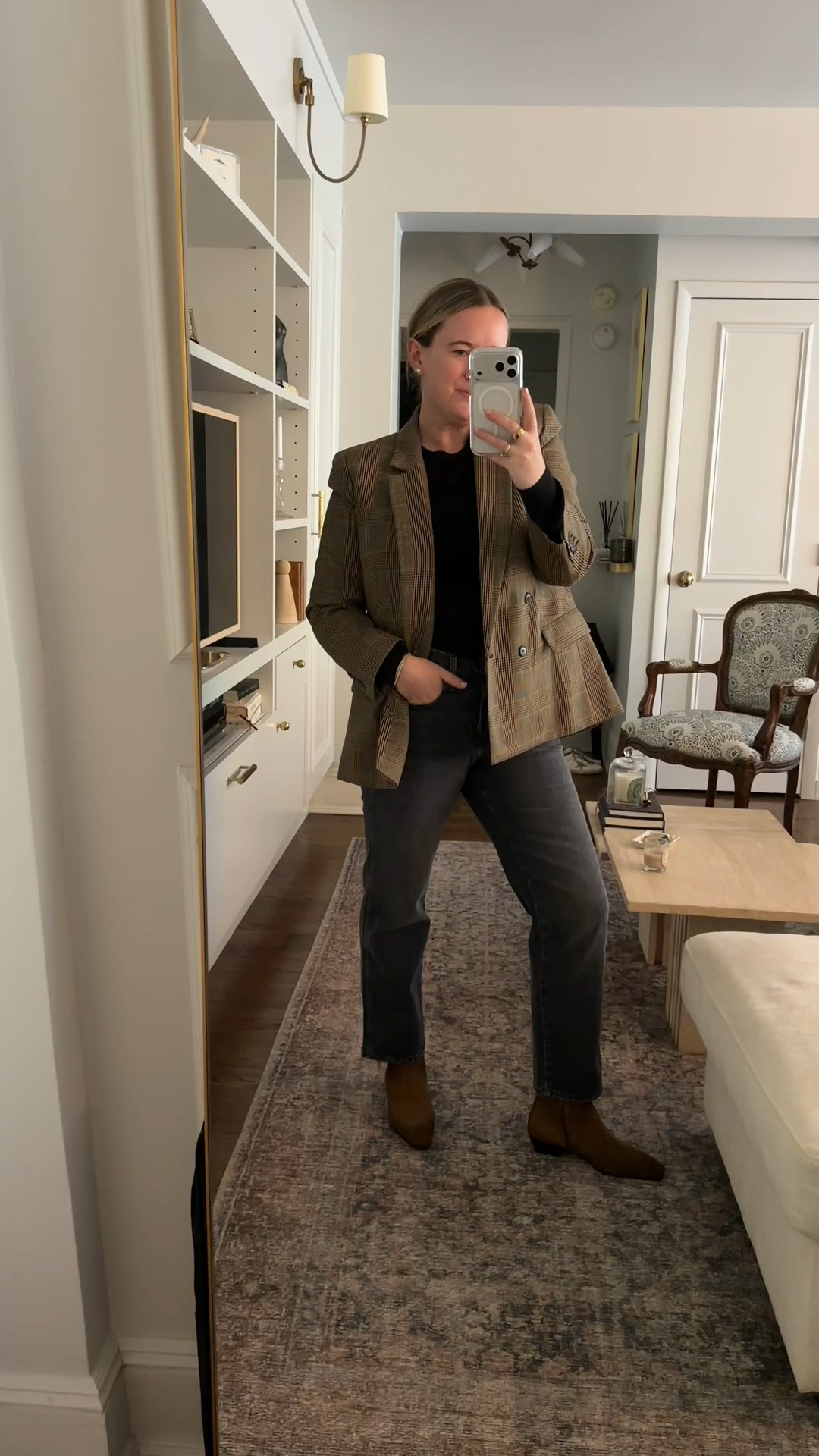 The chicest suede boots from 
@lacanadienneshoes

MEGHAN15 off full price items from now until 11/25!

#LaCanadienneShoes #NoCompromise #MadeforLifeinTheCity #LaCandienneSince1987 #CityDry #ad 

#LTKSeasonal #LTKOver40